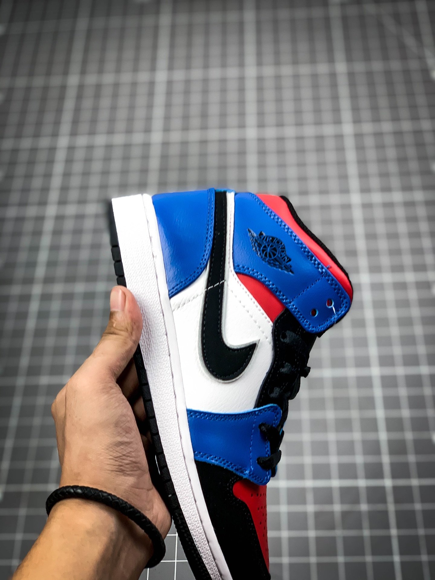 Air Jordan 1 Mid Gs White/Black-Hyper Royal-University Red 15