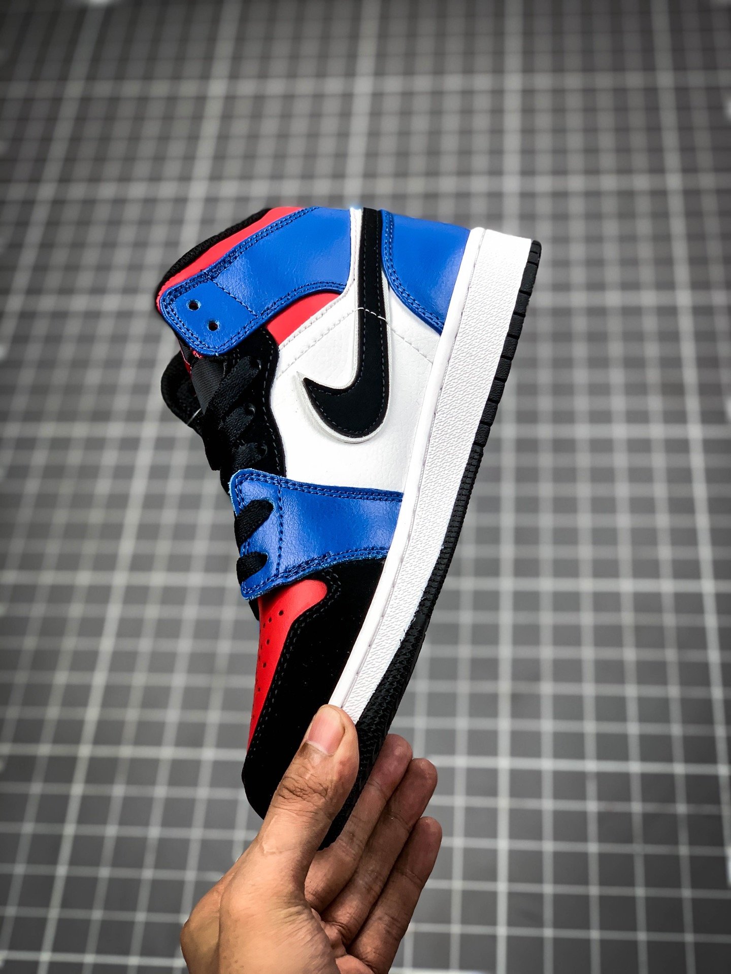 Air Jordan 1 Mid Gs White/Black-Hyper Royal-University Red 17