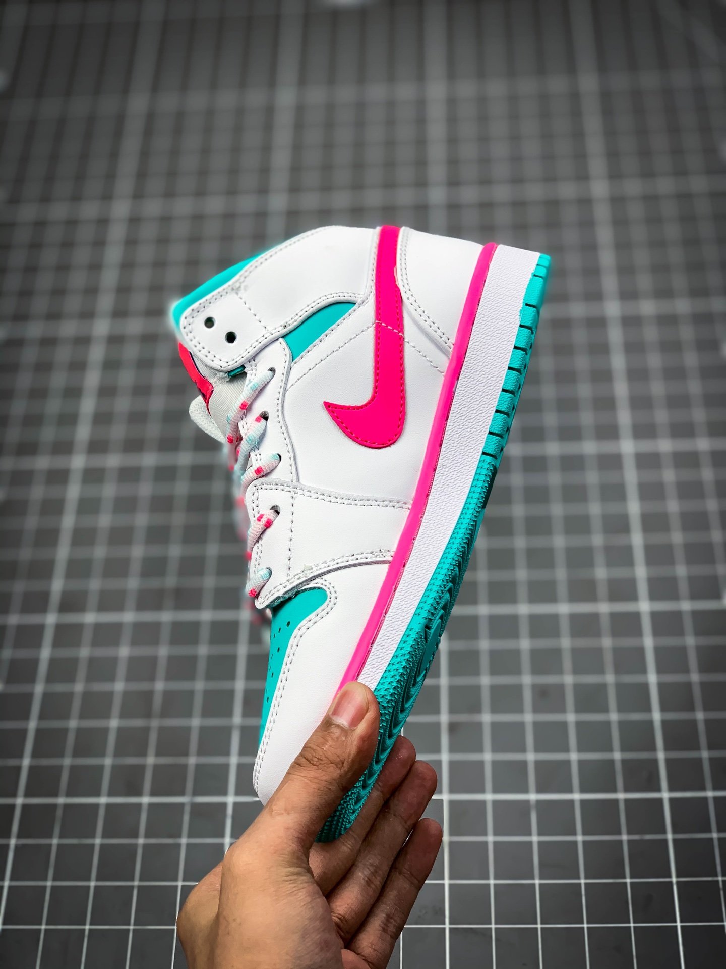 Air Jordan 1 Mid Gs White/Digital Pink/Aurora Green-Soar 7