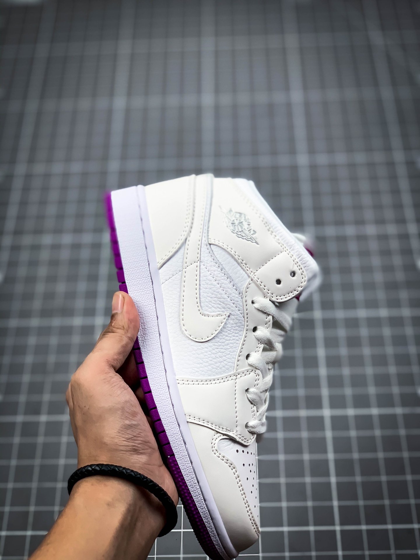 Air Jordan 1 Mid Gs Grey Fog/Deadly Pink/Purple 5