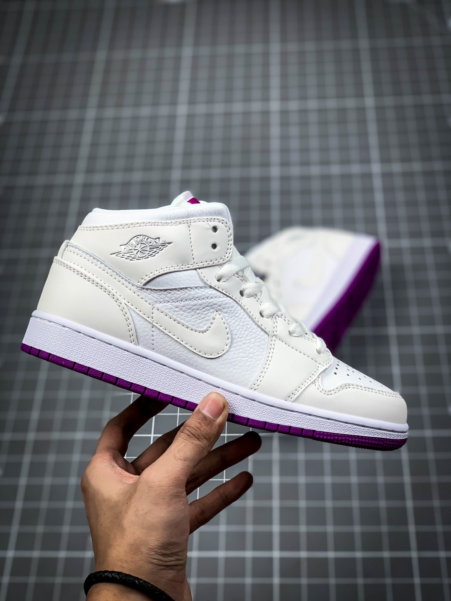 Air Jordan 1 Mid Gs Grey Fog/Deadly Pink/Purple 17