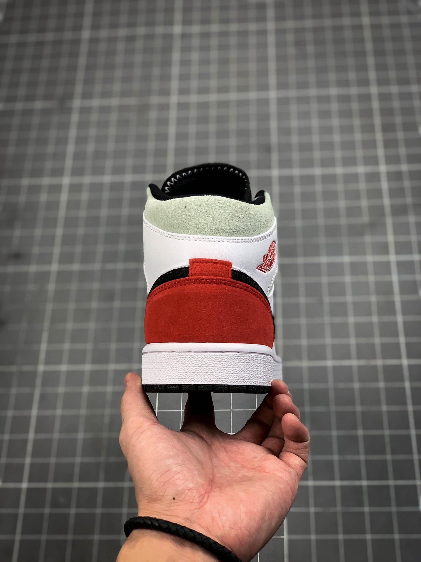 Air Jordan 1 Mid Se Red Black Toe White/Black/Red 5