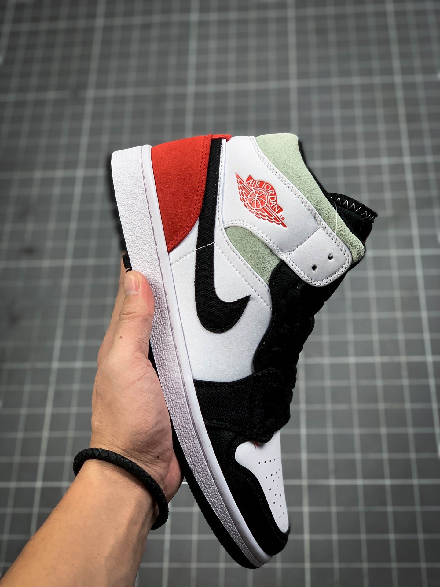 Air Jordan 1 Mid Se Red Black Toe White/Black/Red 11