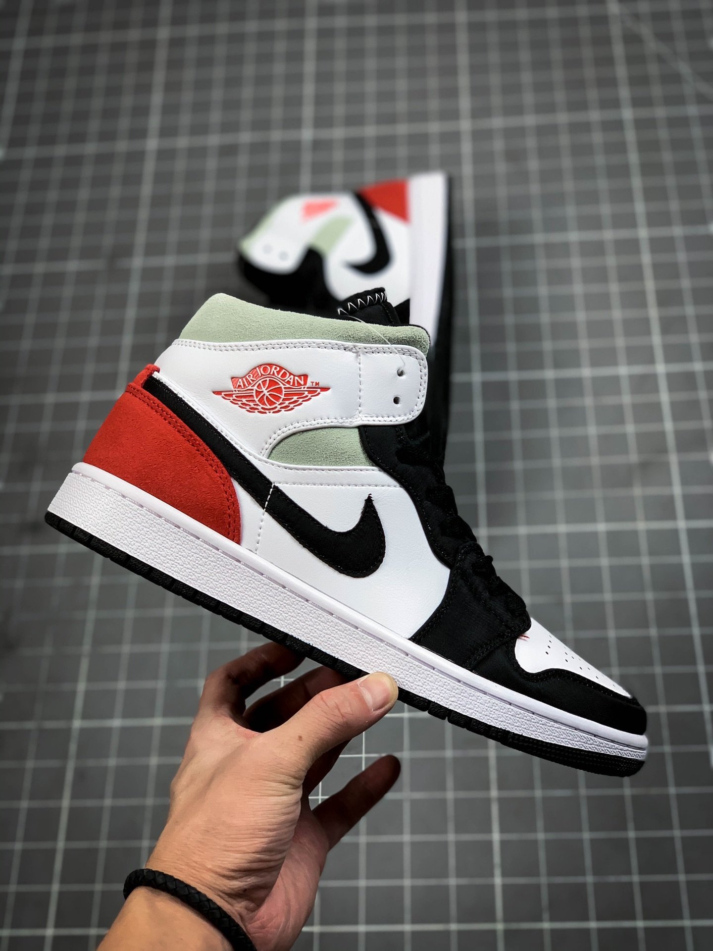 Air Jordan 1 Mid Se Red Black Toe White/Black/Red 15