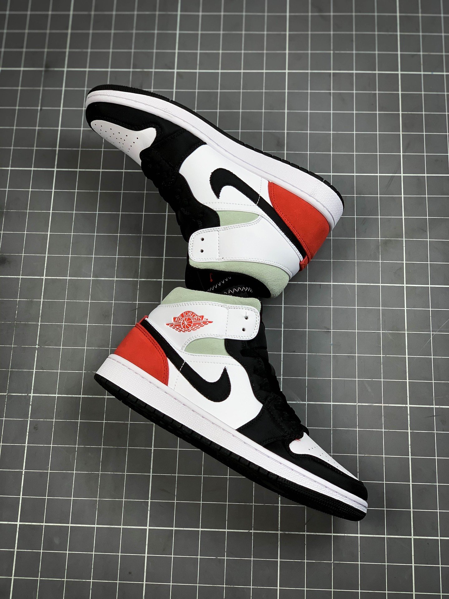 Air Jordan 1 Mid Se Red Black Toe White/Black/Red 17