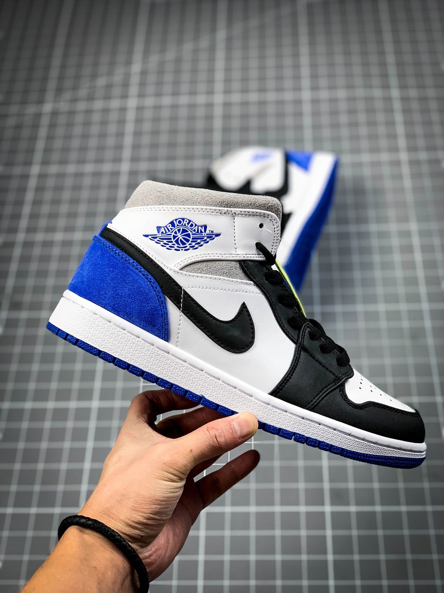 Air Jordan 1 Mid Se Black/White-Game Royal 17