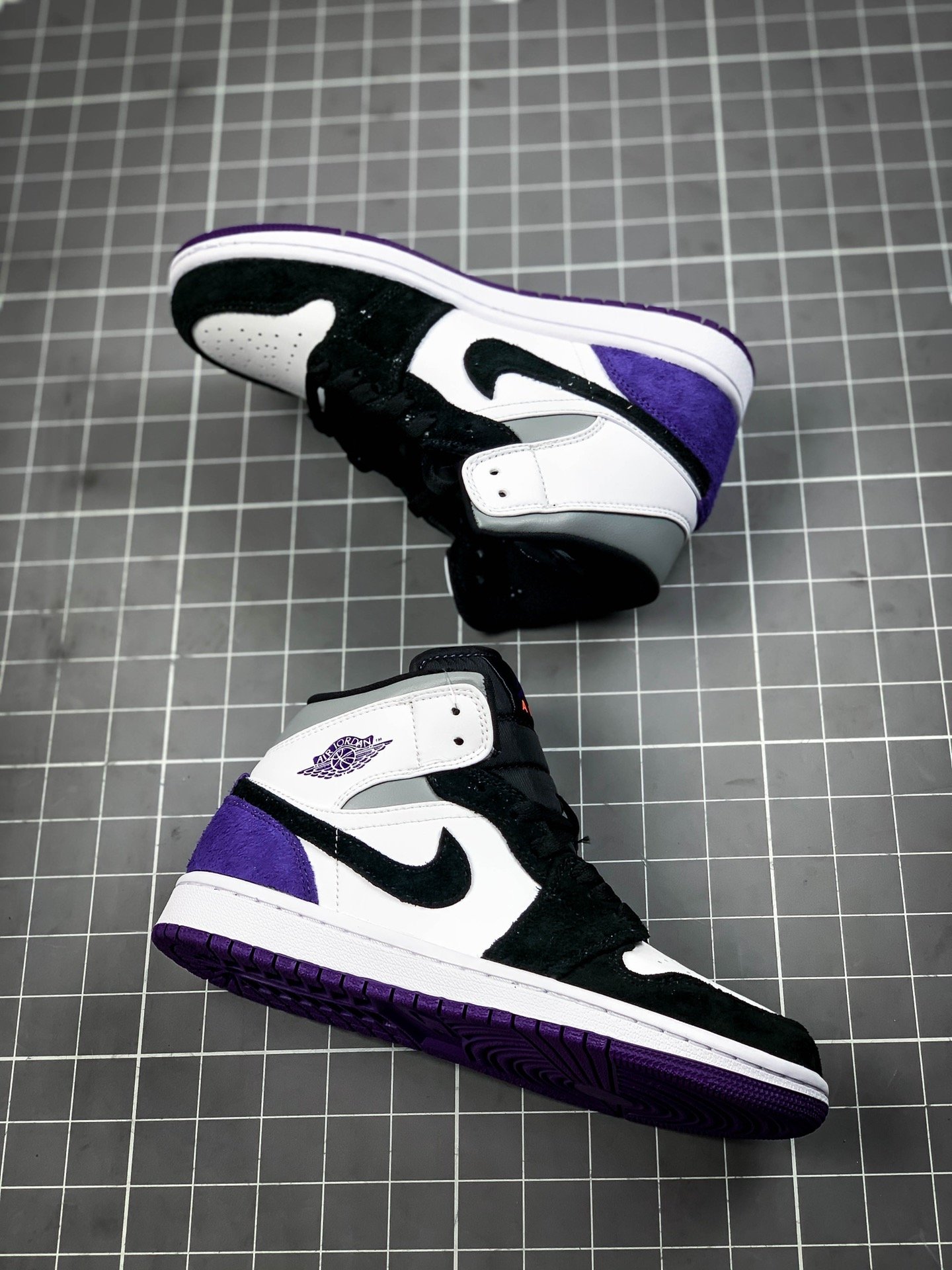 Air Jordan 1 Mid Black/White/Purple 11