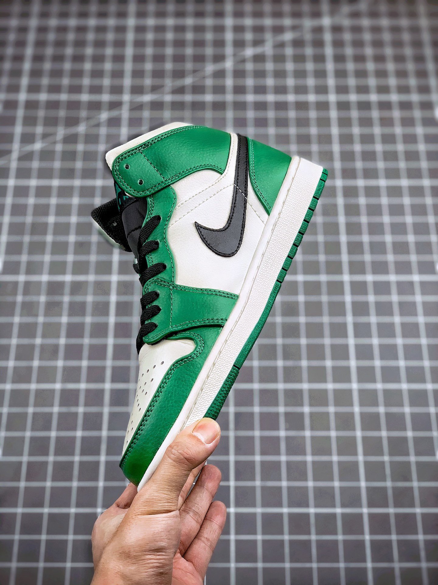 Air Jordan 1 Mid Pine Green/Sail-Black 5