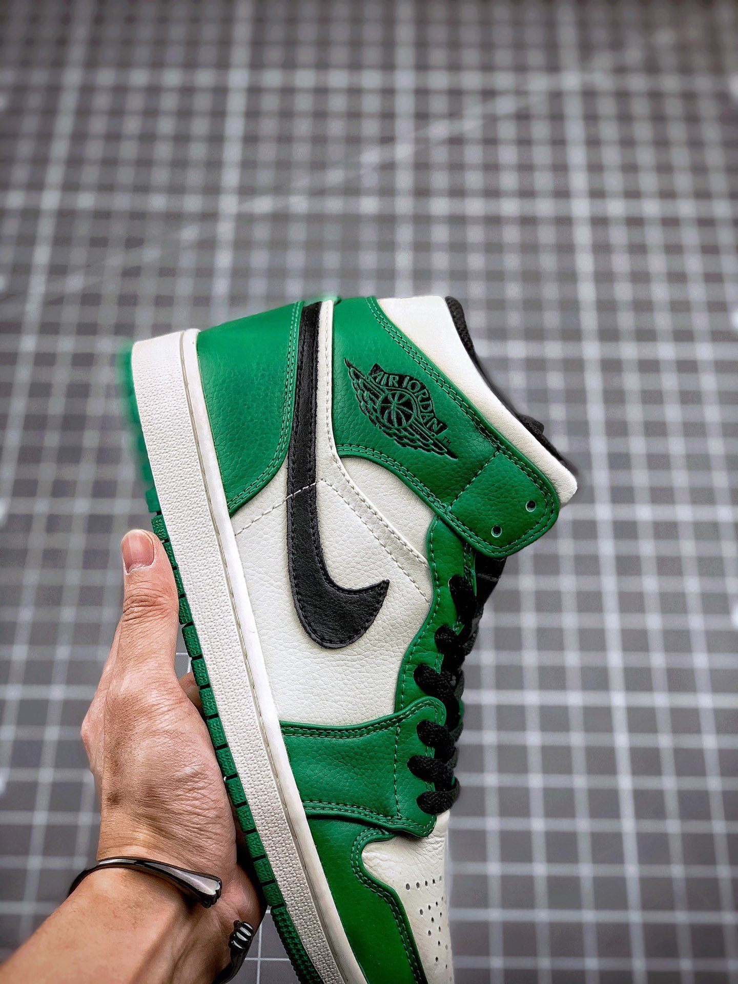 Air Jordan 1 Mid Pine Green/Sail-Black 9