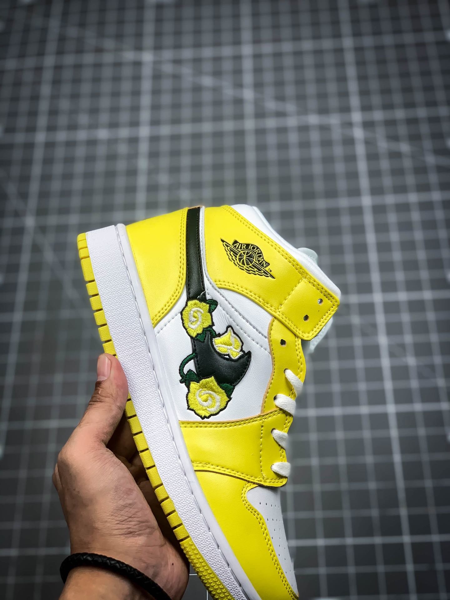 Air Jordan 1 Mid Floral Dynamic Yellow/Black-White 3