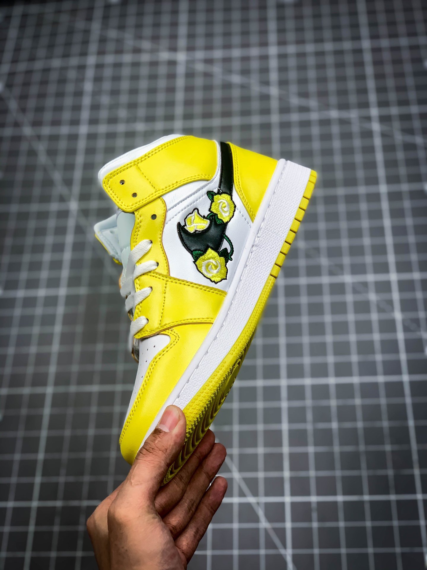 Air Jordan 1 Mid Floral Dynamic Yellow/Black-White 9