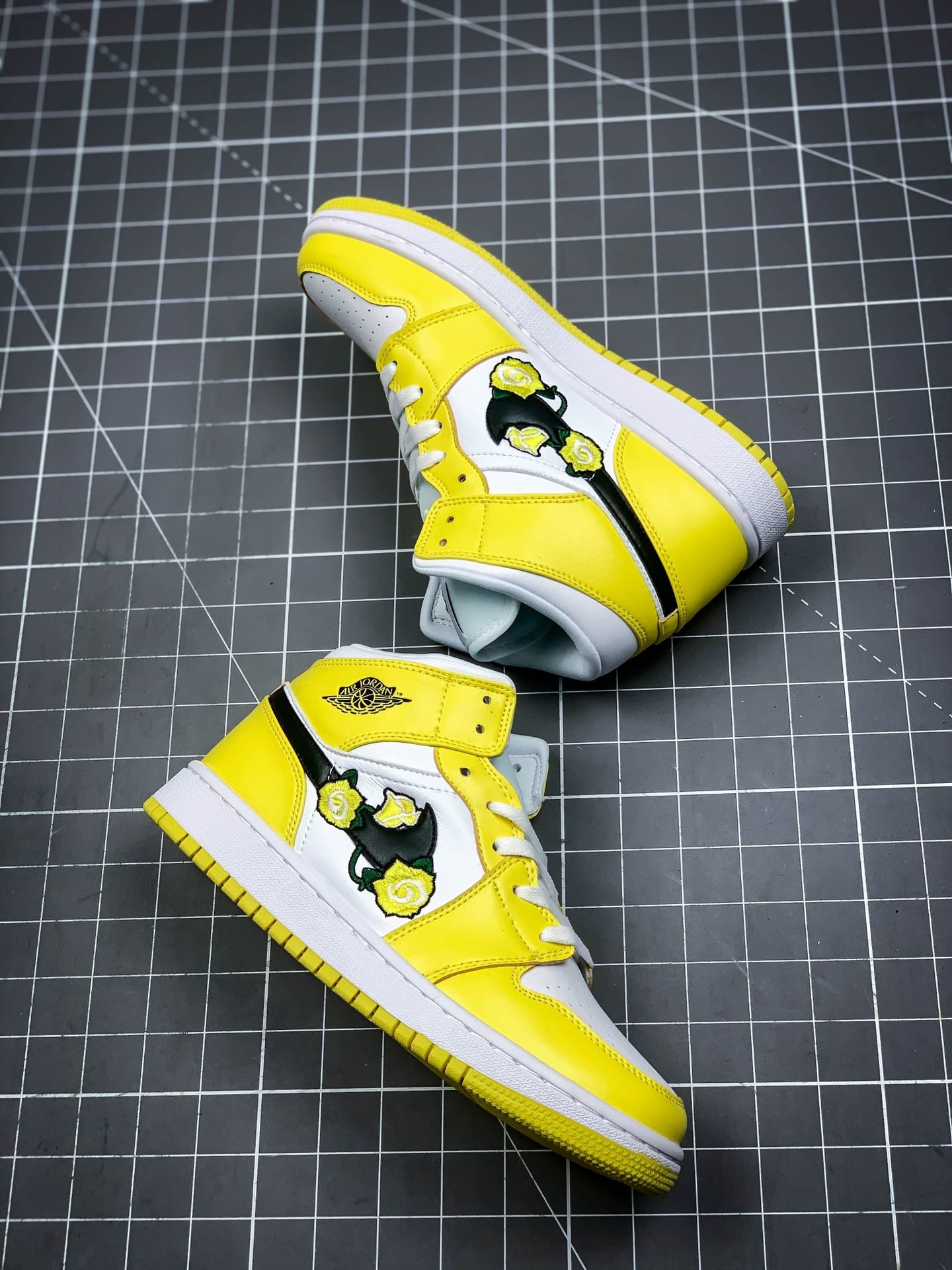 Air Jordan 1 Mid Floral Dynamic Yellow/Black-White 13