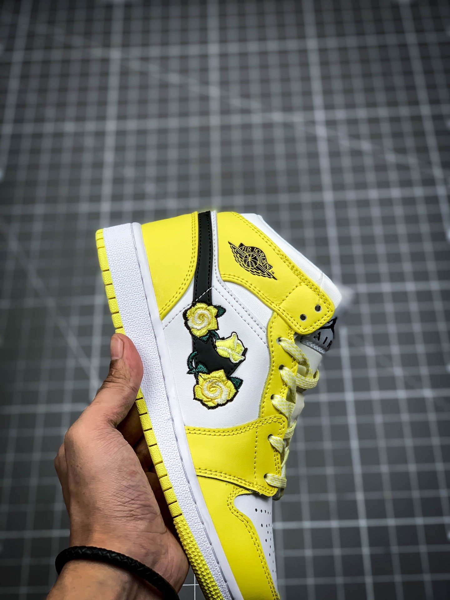 Air Jordan 1 Mid Gs Dynamic Yellow/Black-White 15