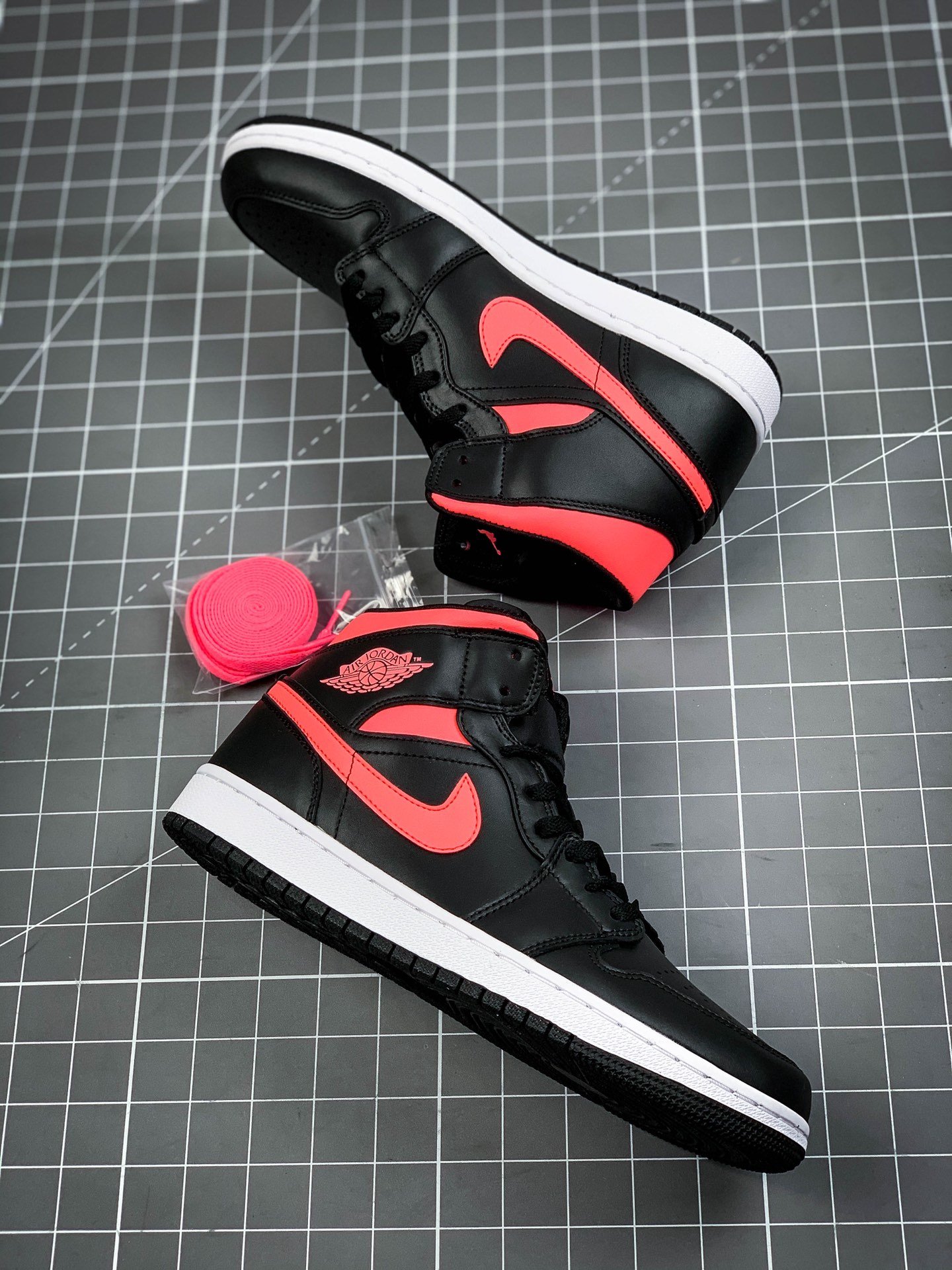 Air Jordan 1 Mid Black/Siren Red-White 5