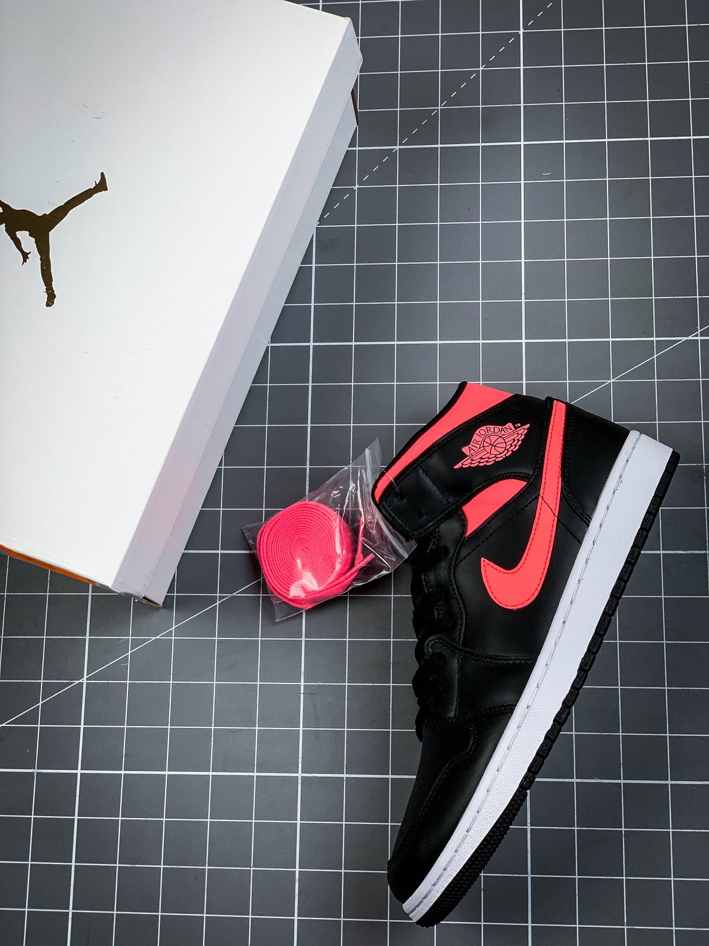 Air Jordan 1 Mid Black/Siren Red-White 13