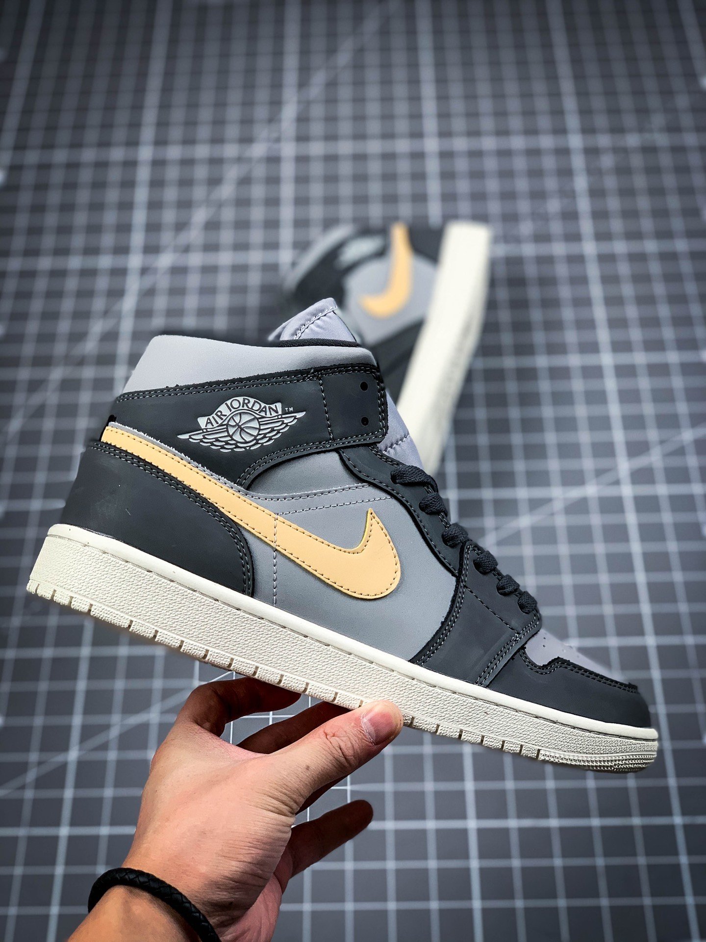 Air Jordan 1 Mid Grey/White/Pink 17