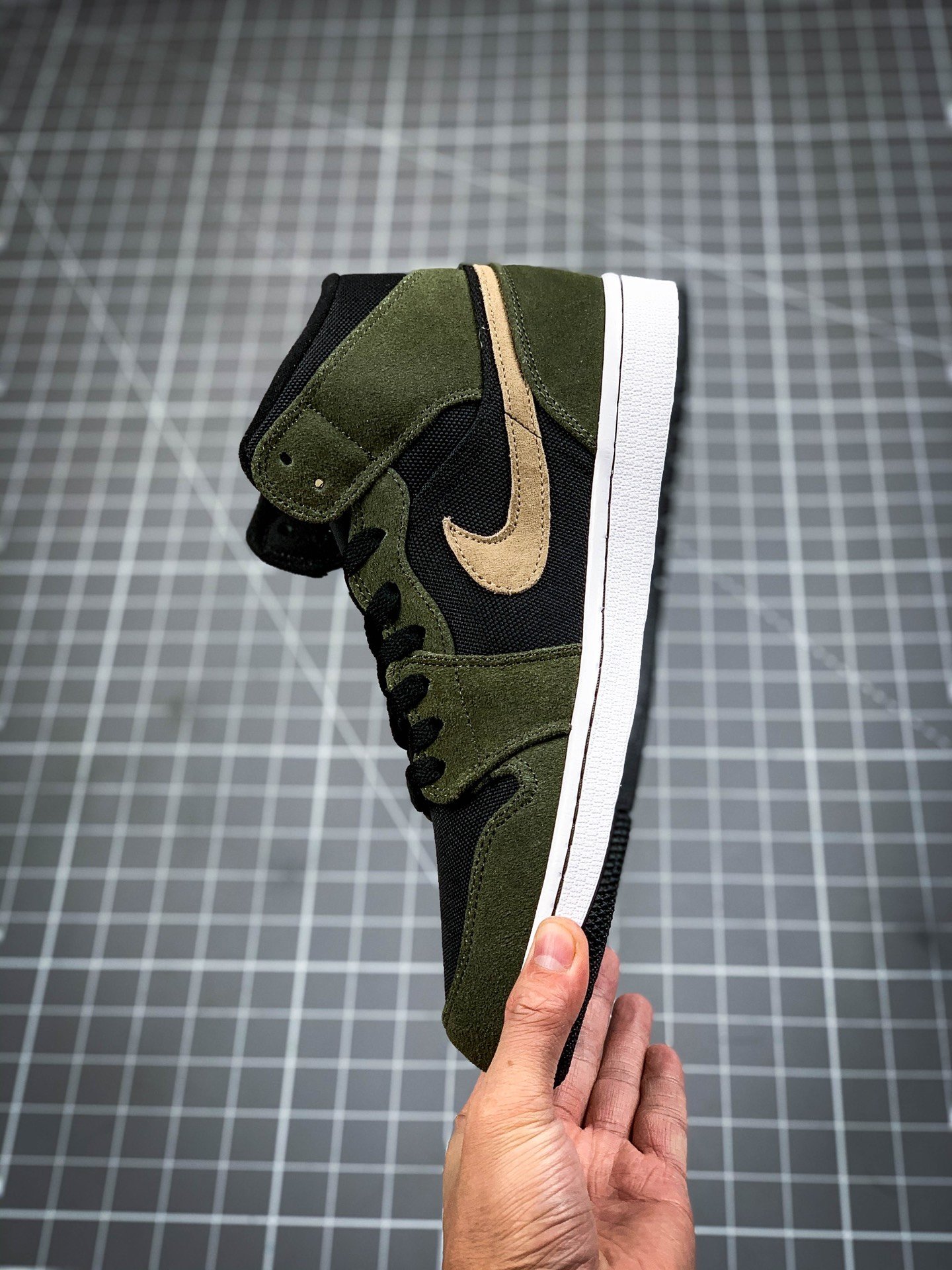 Air Jordan 1 Mid Military Olive Lack/Olive Canvas-Bone 5