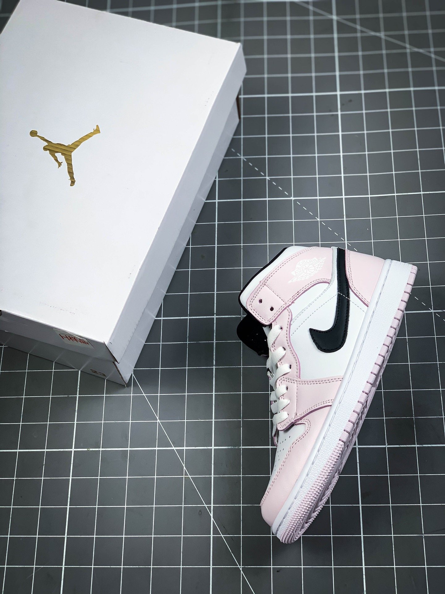 Air Jordan 1 Mid Barely Rose/White/Black 5