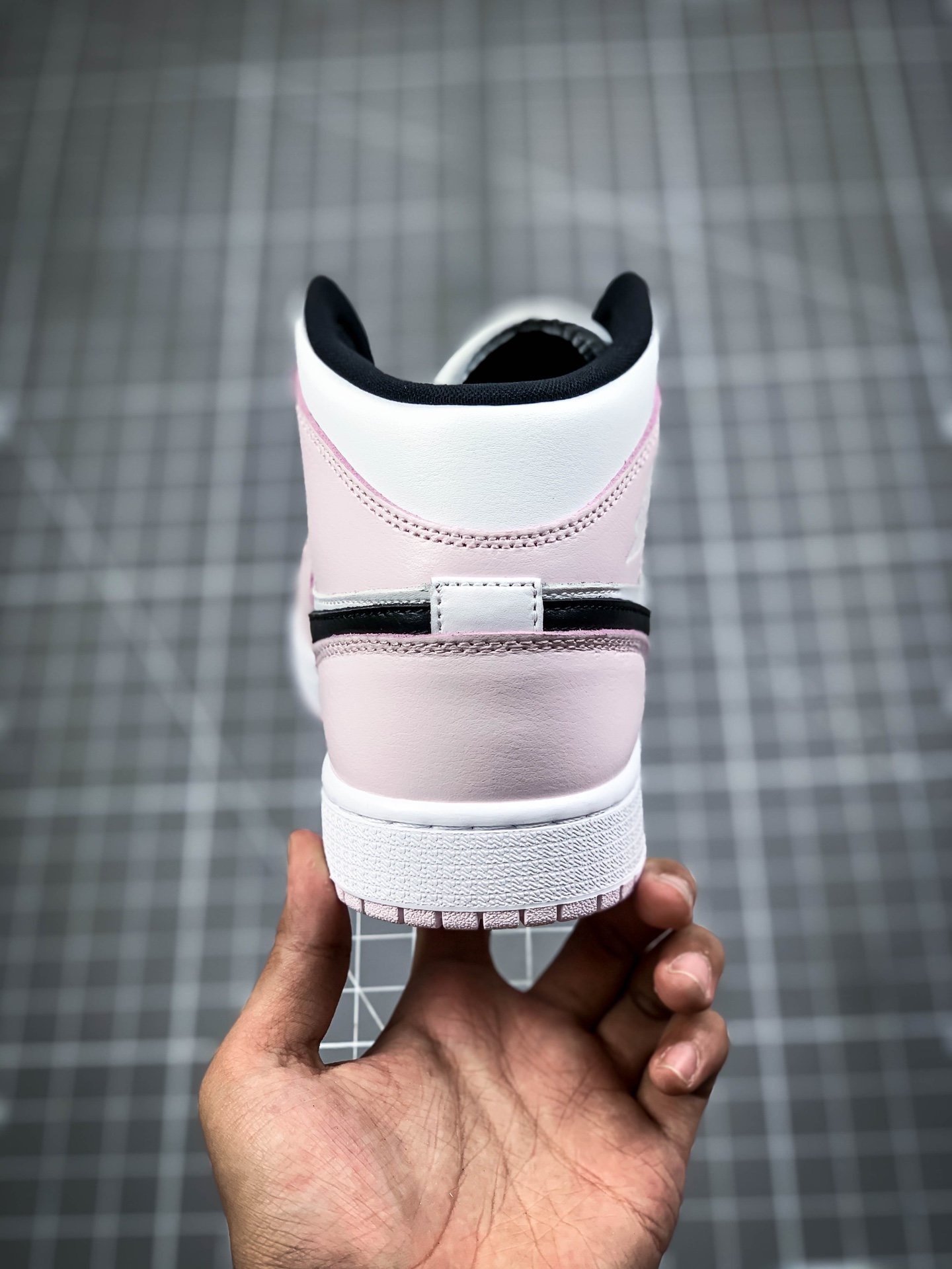 Air Jordan 1 Mid Barely Rose/White/Black 7