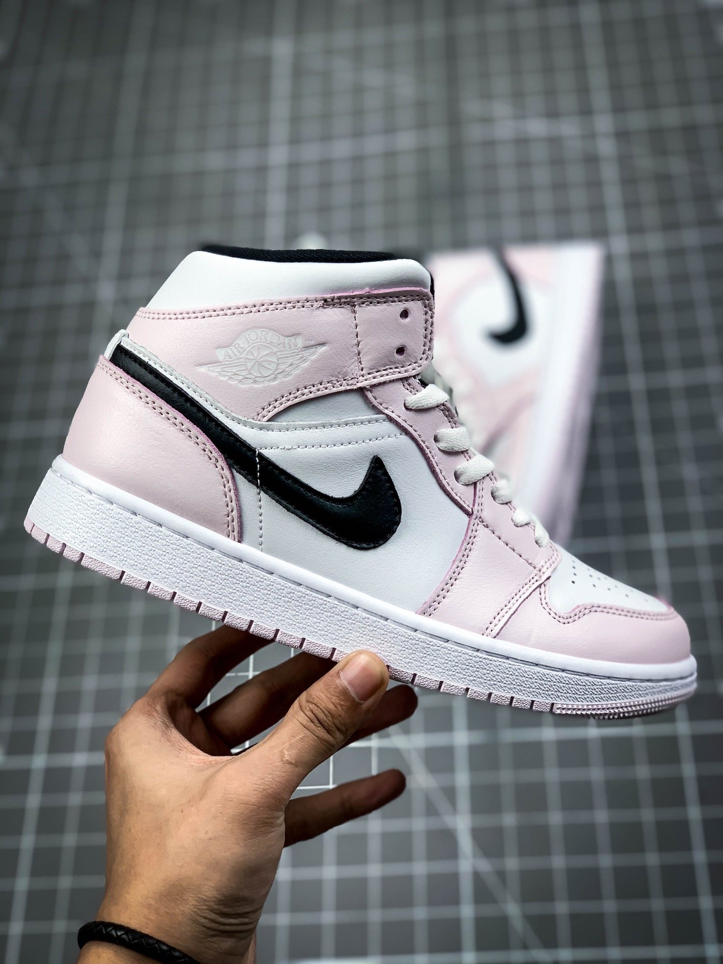 Air Jordan 1 Mid Barely Rose/White/Black 11