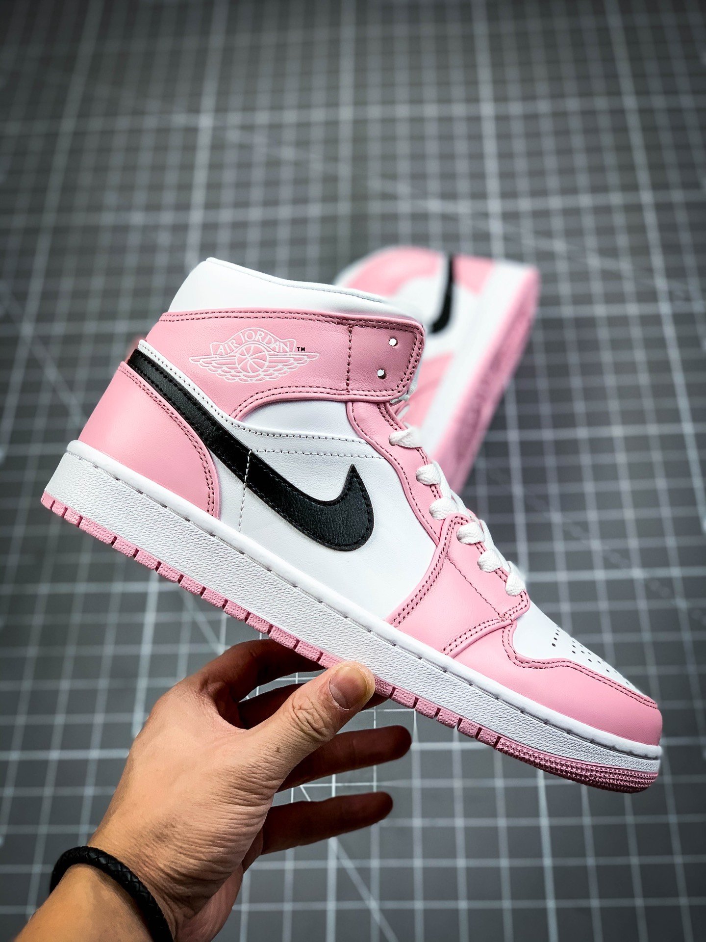 Air Jordan 1 Mid Soft Pink White/Soft Pink-Black 3