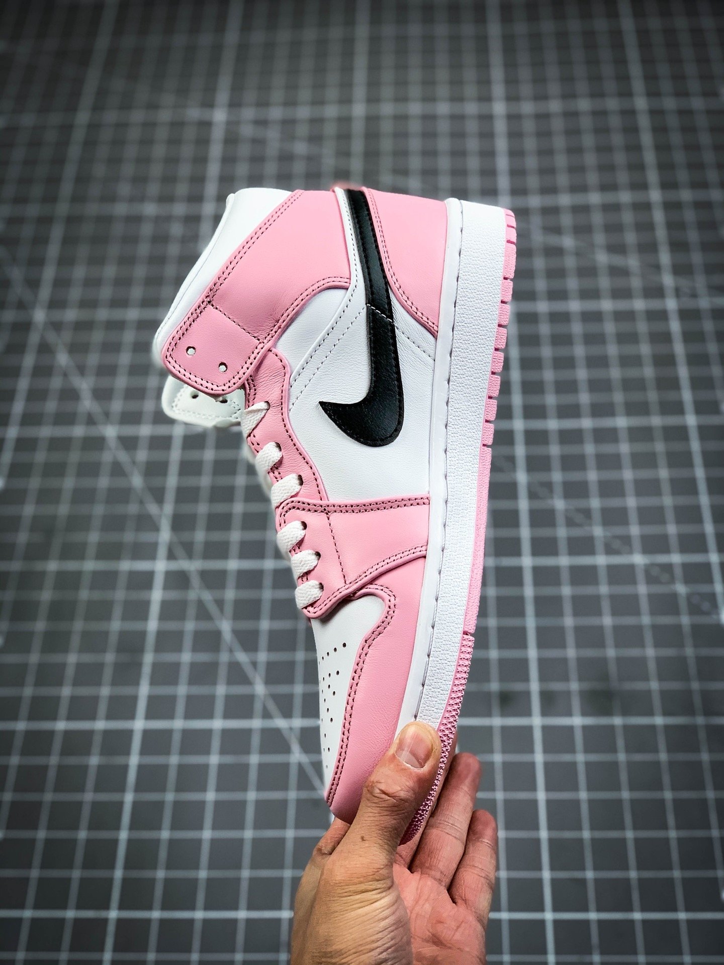 Air Jordan 1 Mid Soft Pink White/Soft Pink-Black 7