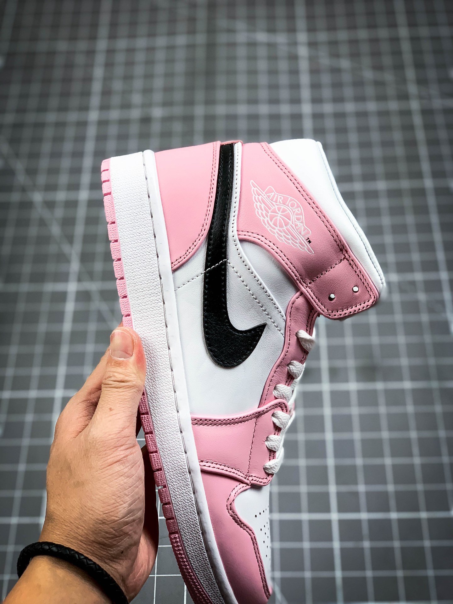 Air Jordan 1 Mid Soft Pink White/Soft Pink-Black 11