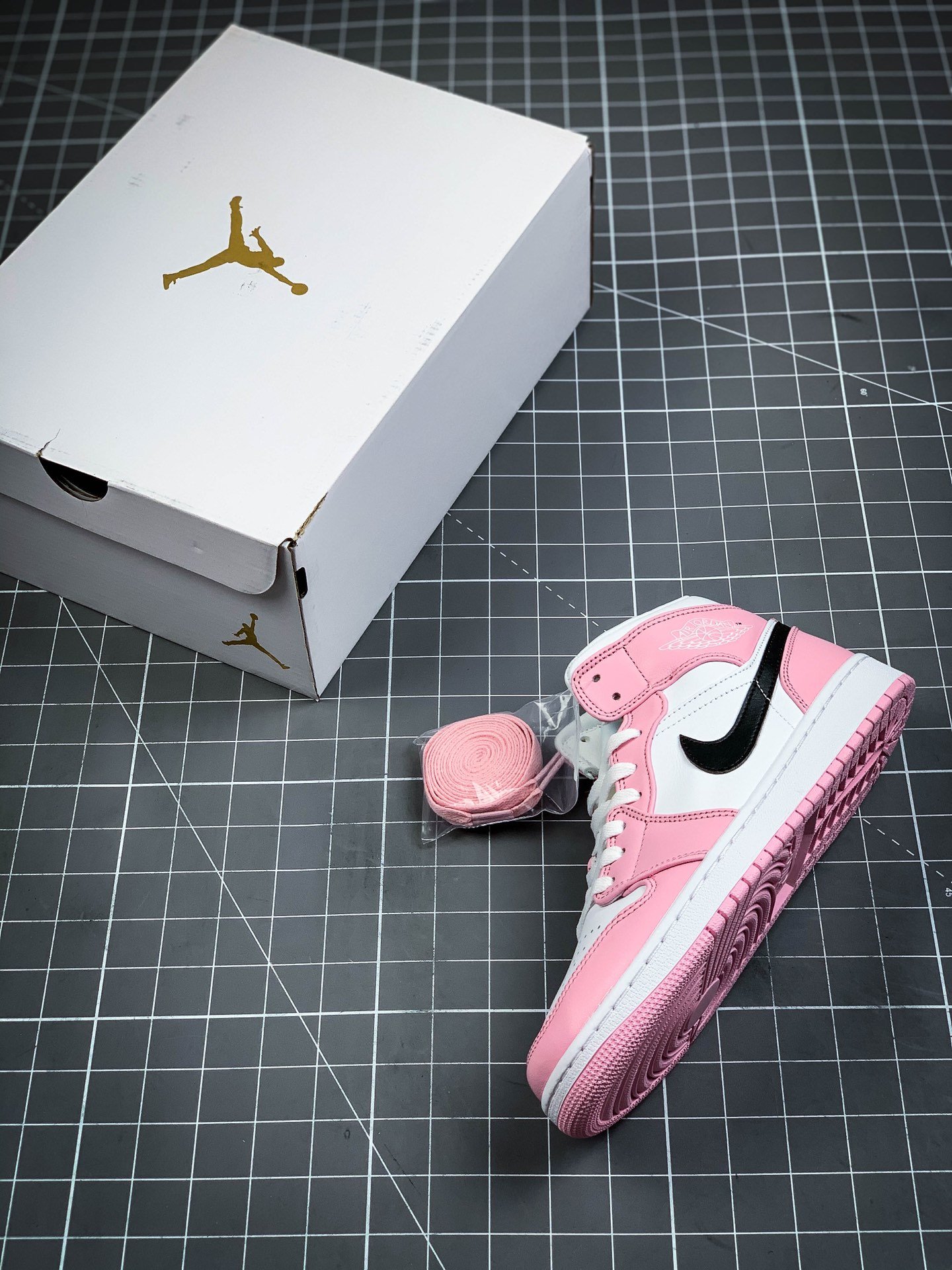 Air Jordan 1 Mid Soft Pink White/Soft Pink-Black 17