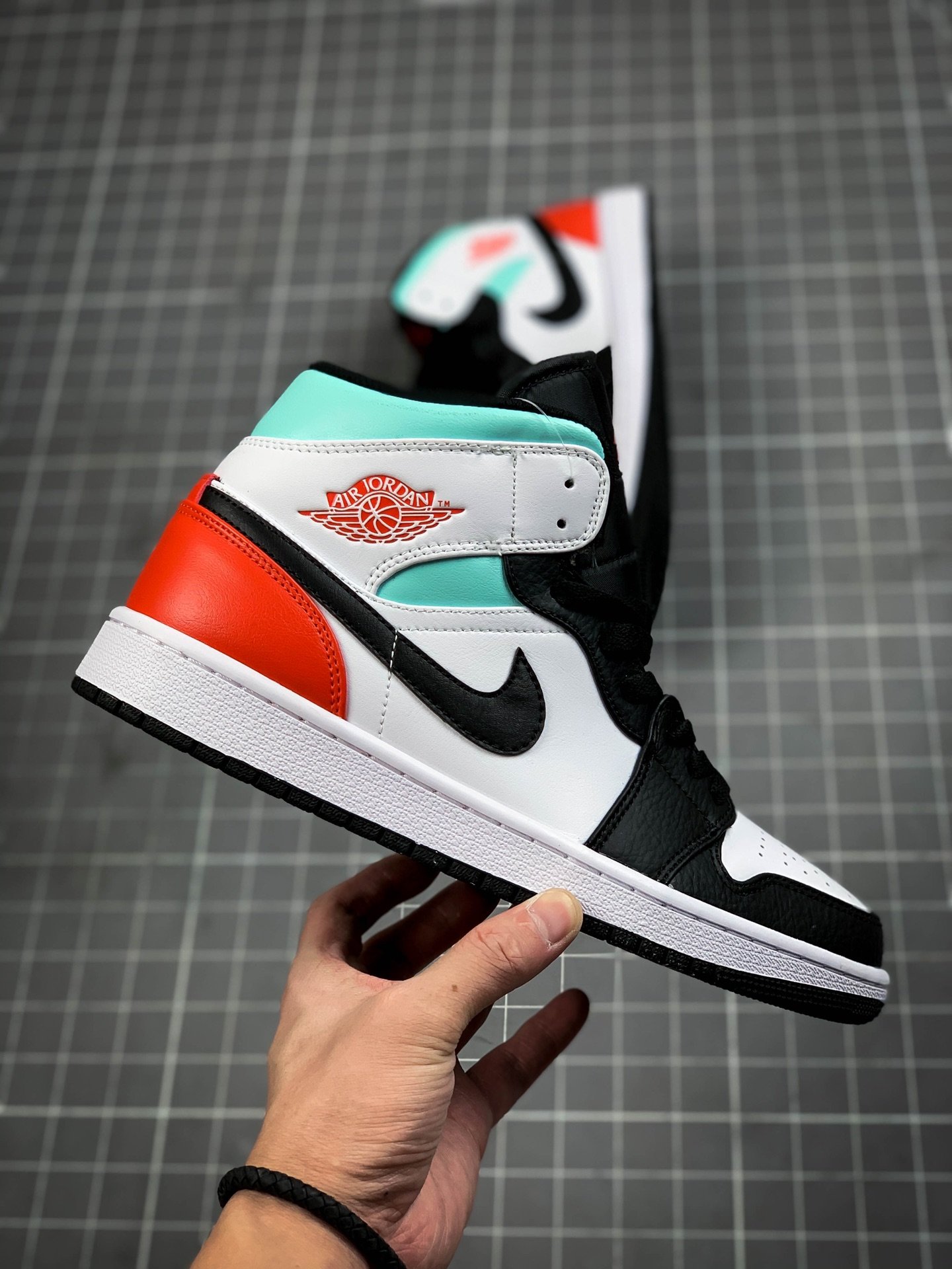 Air Jordan 1 Mid Se Gs White/Black/Red-Blue 5