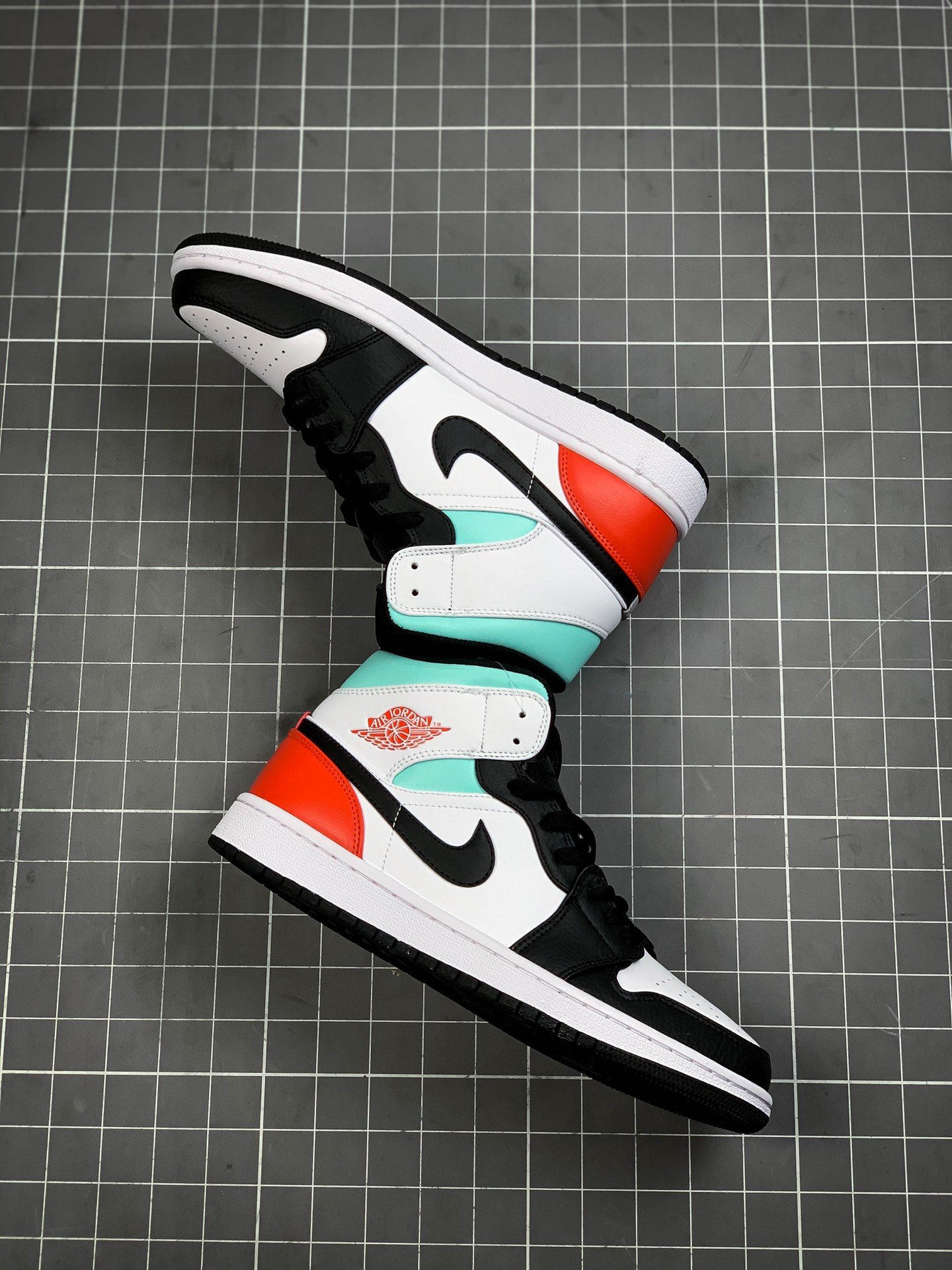 Air Jordan 1 Mid Se Gs White/Black/Red-Blue 7