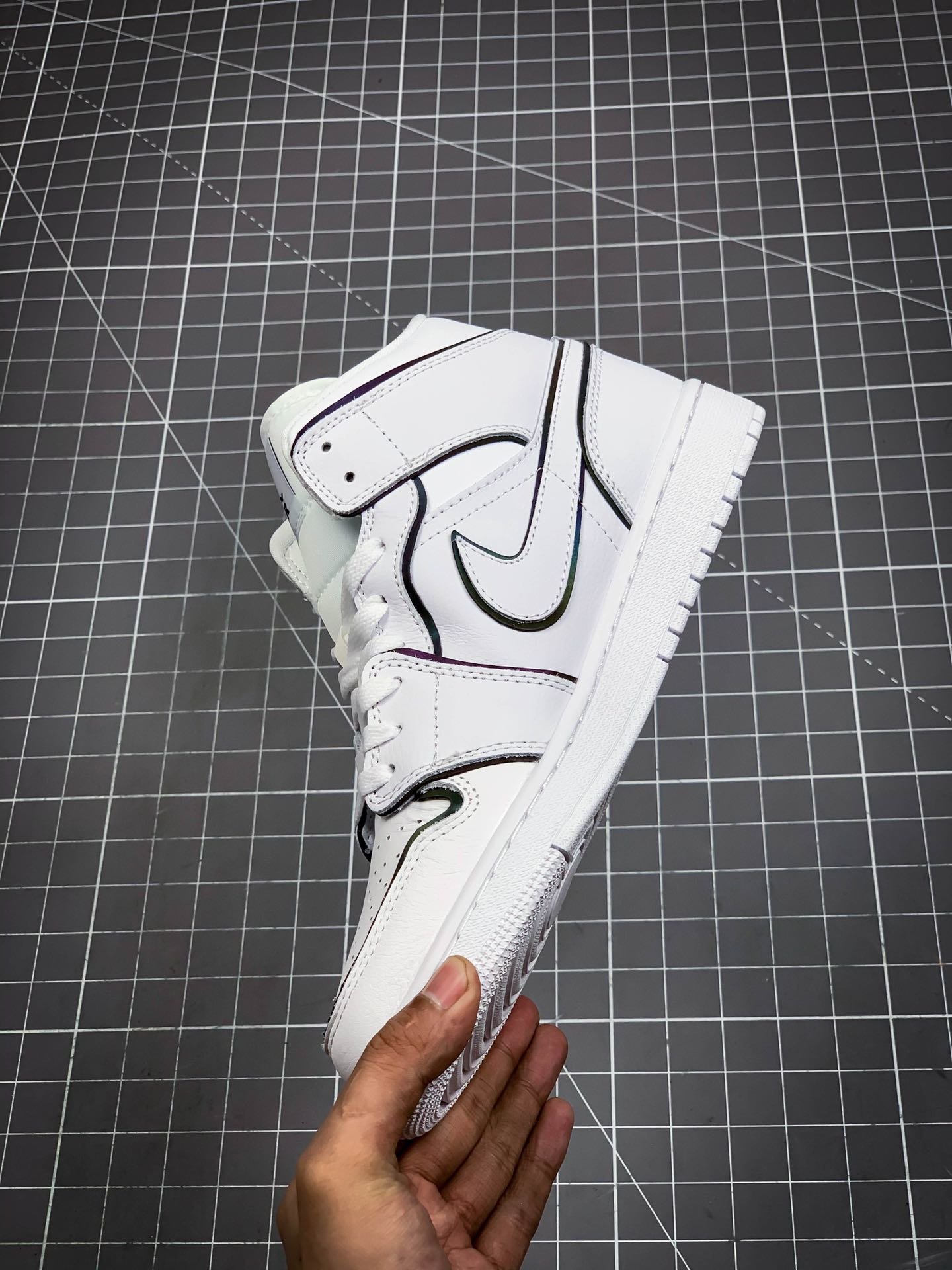 Air Jordan 1 Mid Se White/Black 17