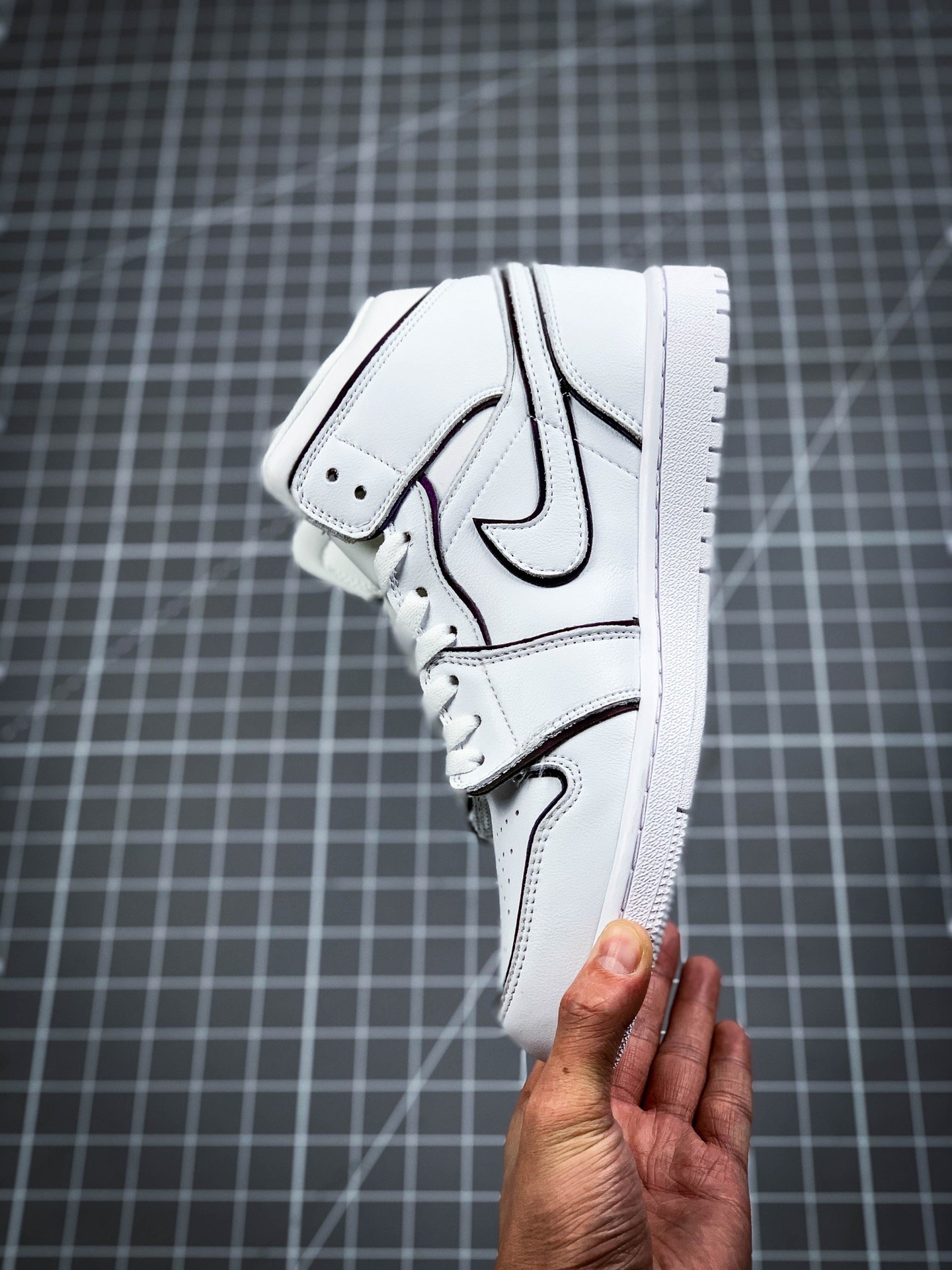 Air Jordan 1 Mid Se White/White/Black 3