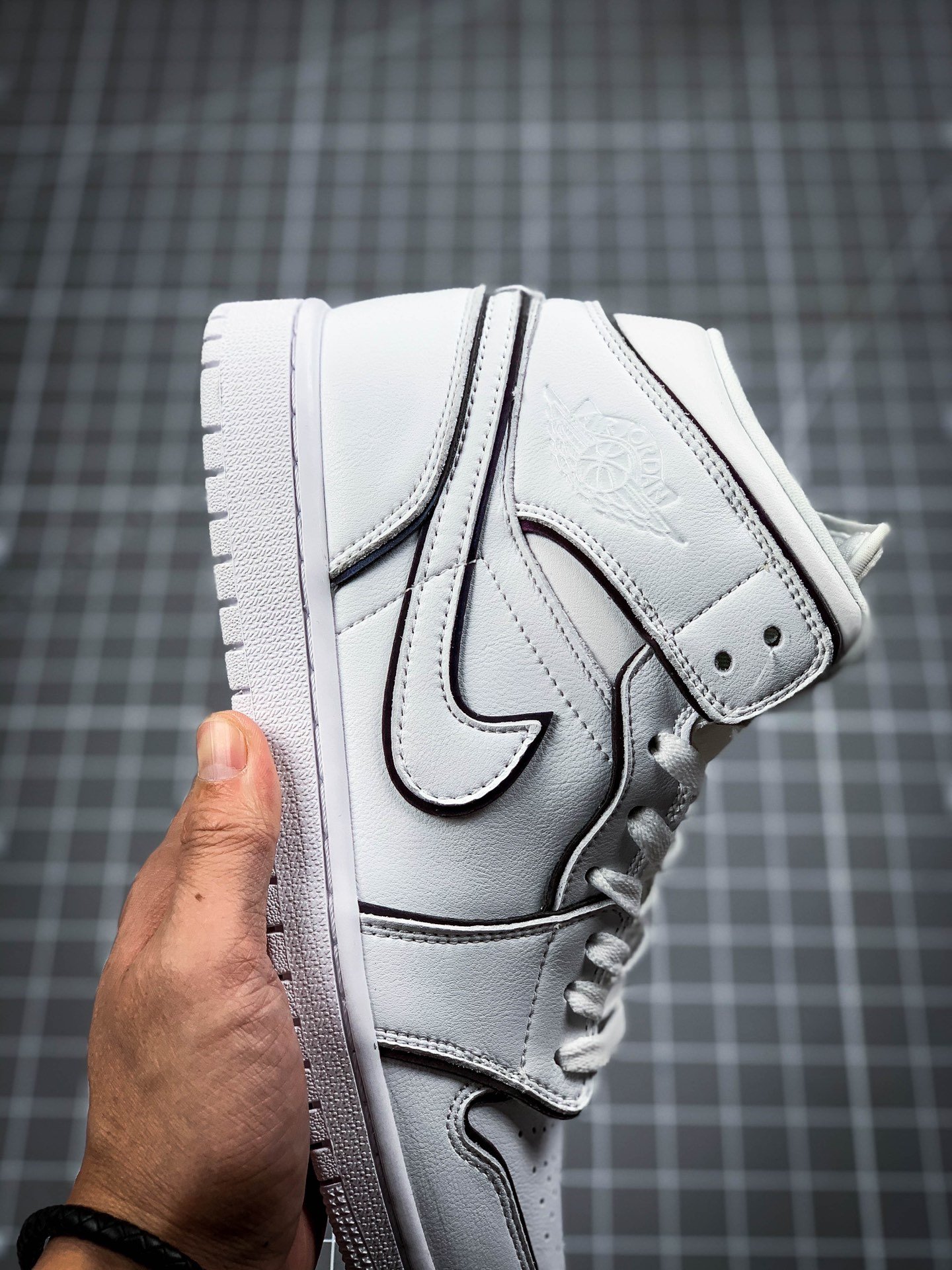 Air Jordan 1 Mid Se White/White/Black 5