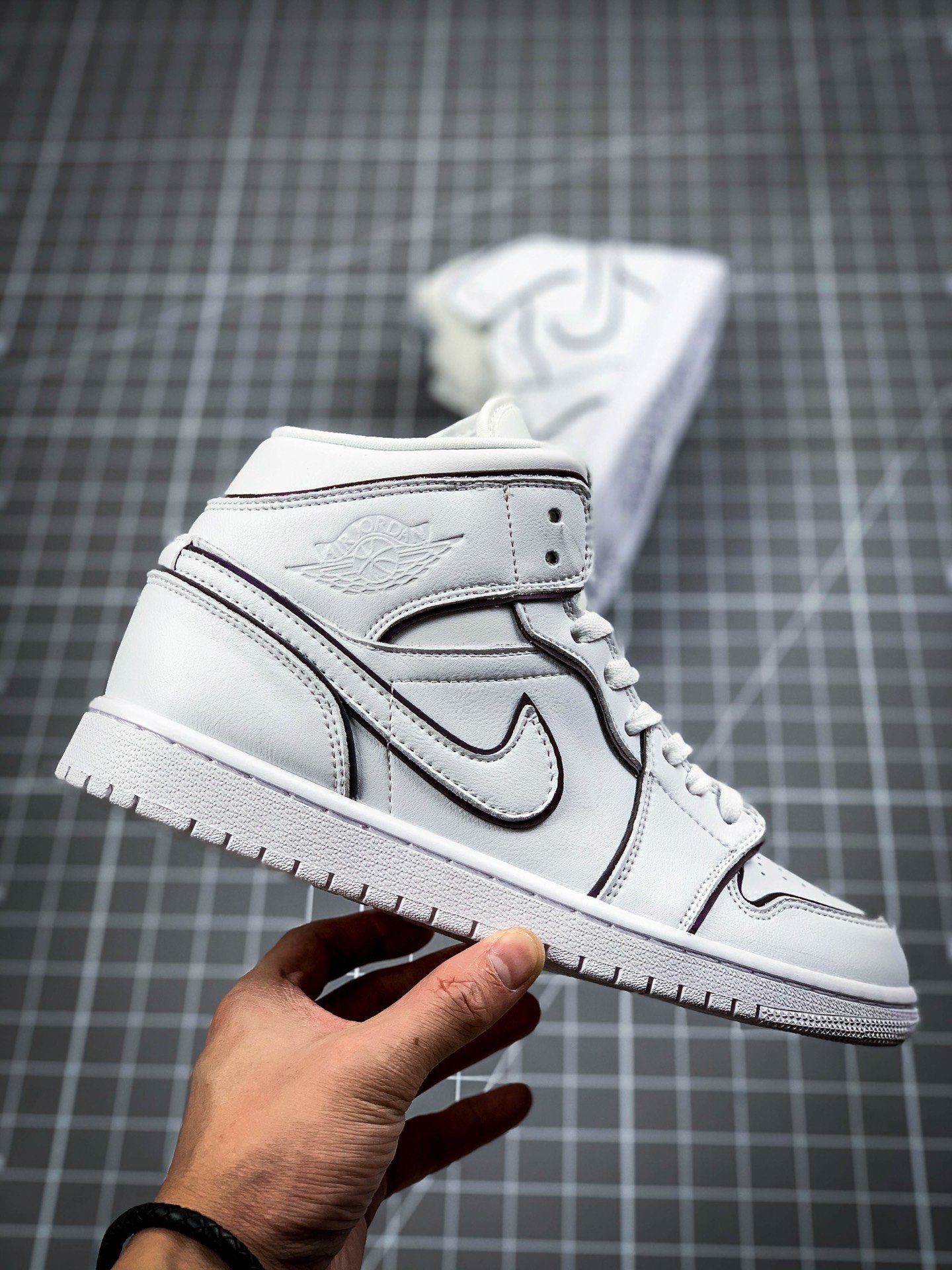 Air Jordan 1 Mid Se White/White/Black 11