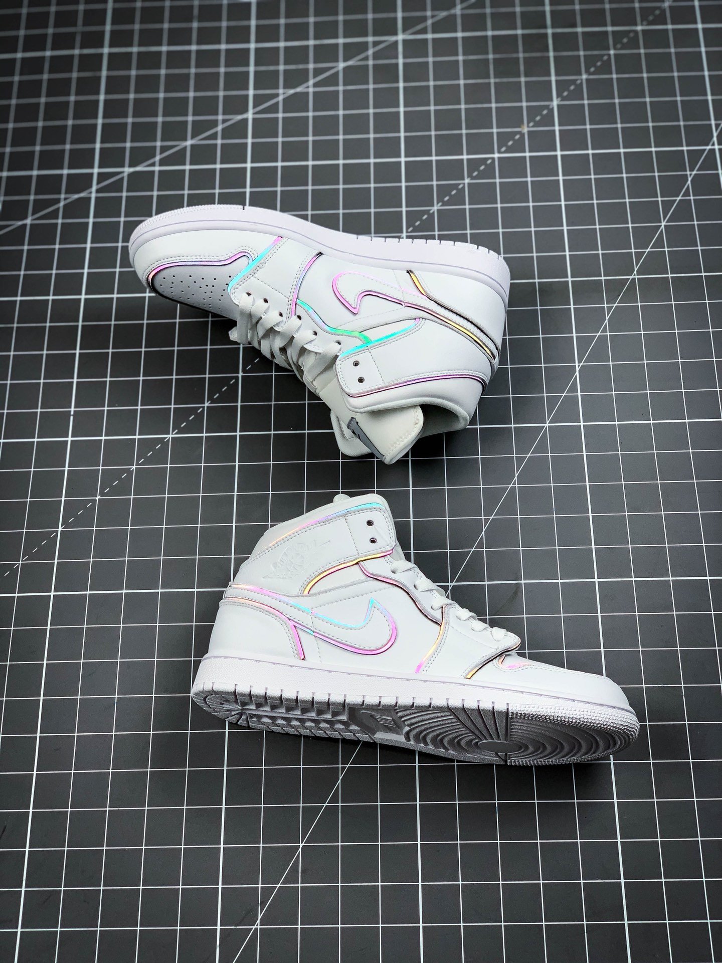 Air Jordan 1 Mid Se White/White/Black 13