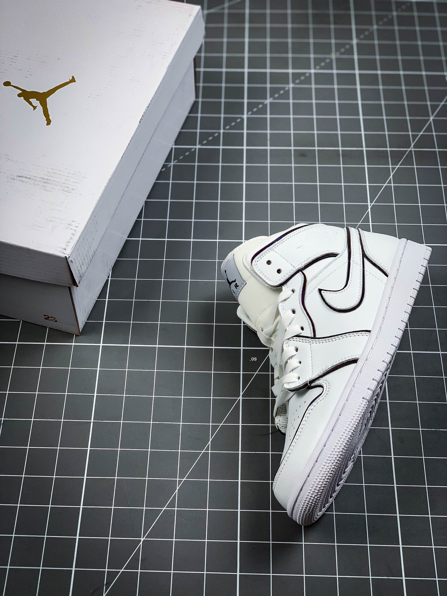 Air Jordan 1 Mid Se White/White/Black 17