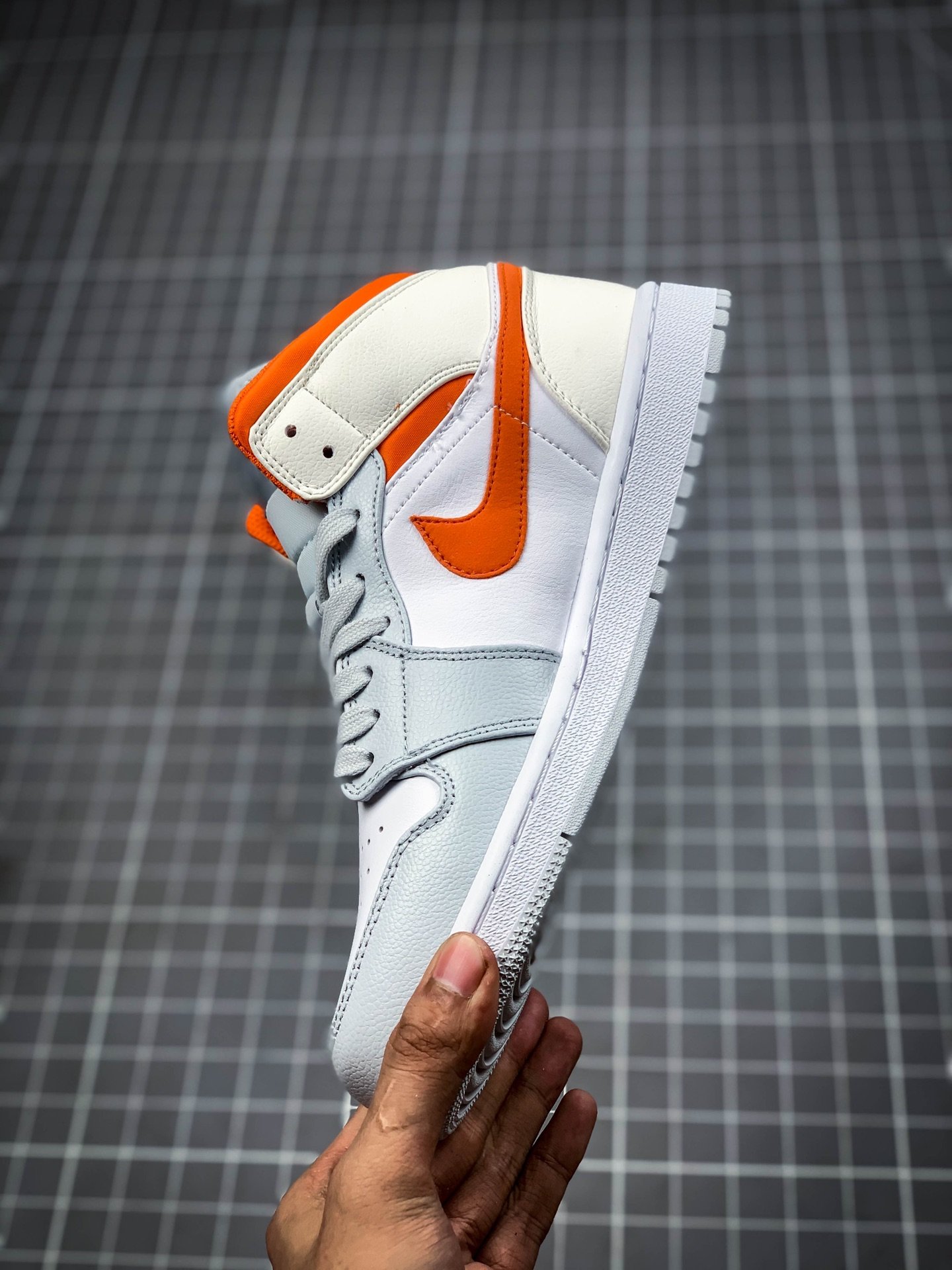 Air Jordan 1 Mid White/Starfish-Pure Platinum-Sail 9