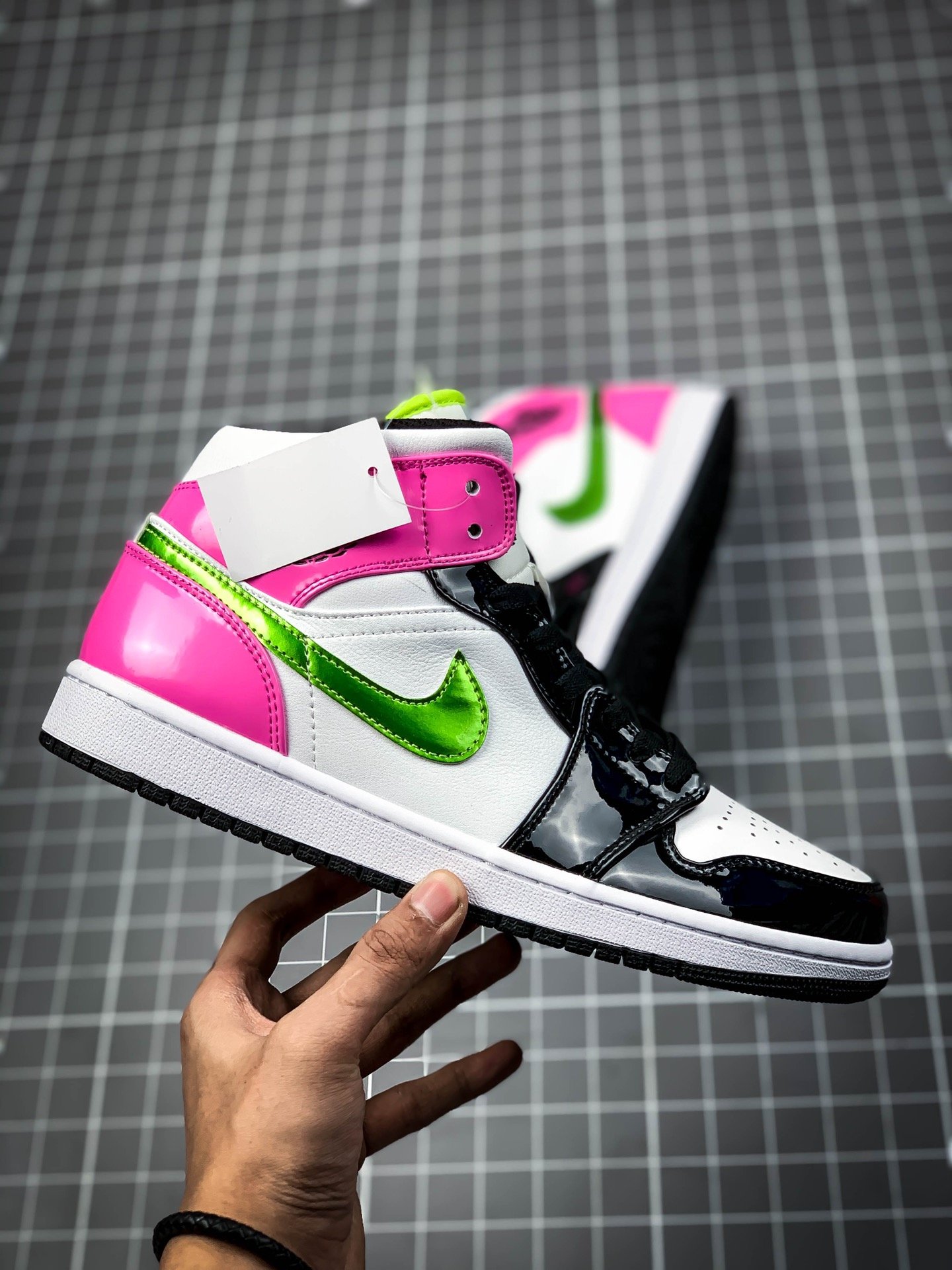 Air Jordan 1 Mid White/Cyber Active-Fushia 3