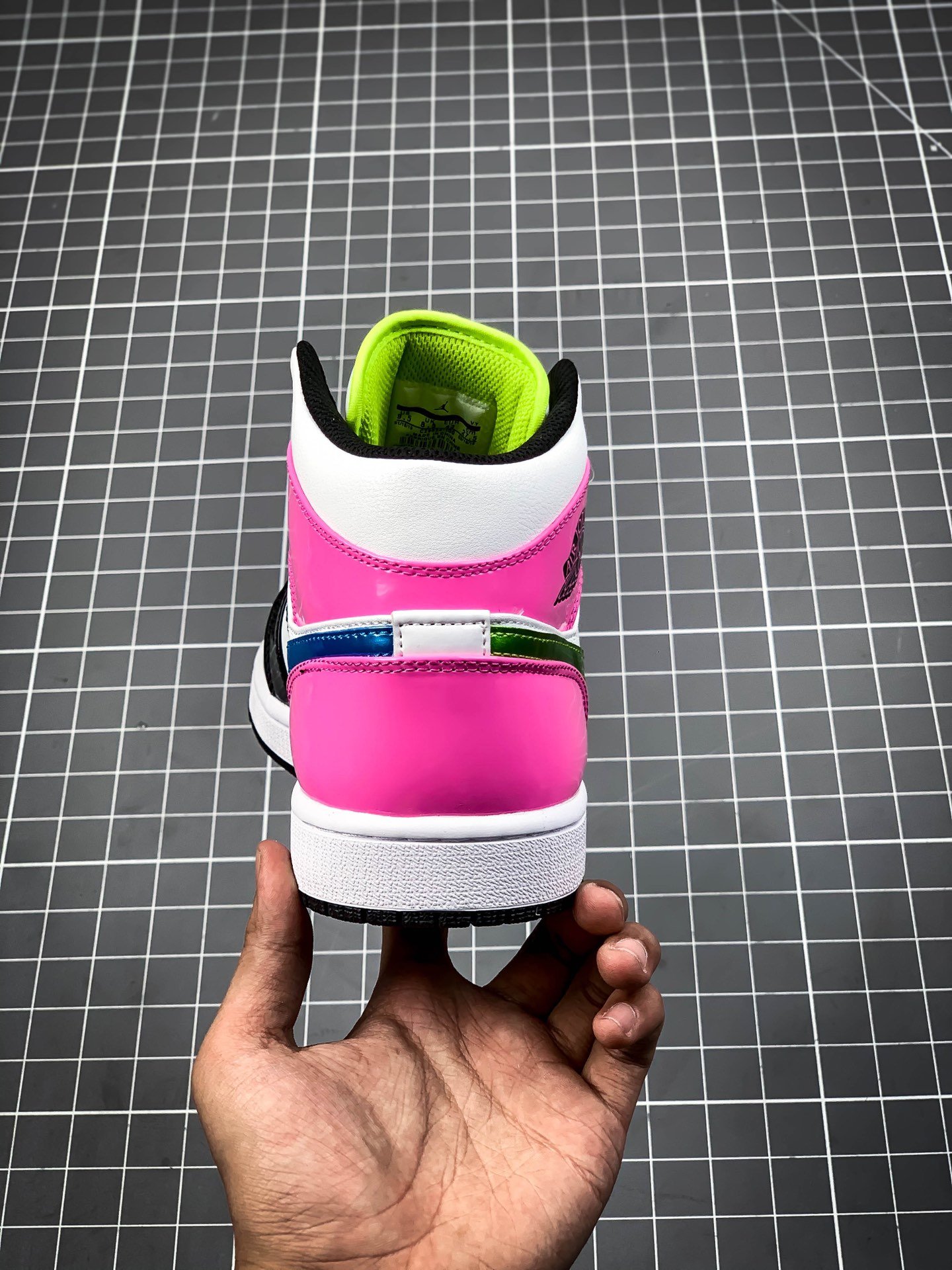 Air Jordan 1 Mid White/Cyber Active-Fushia 7