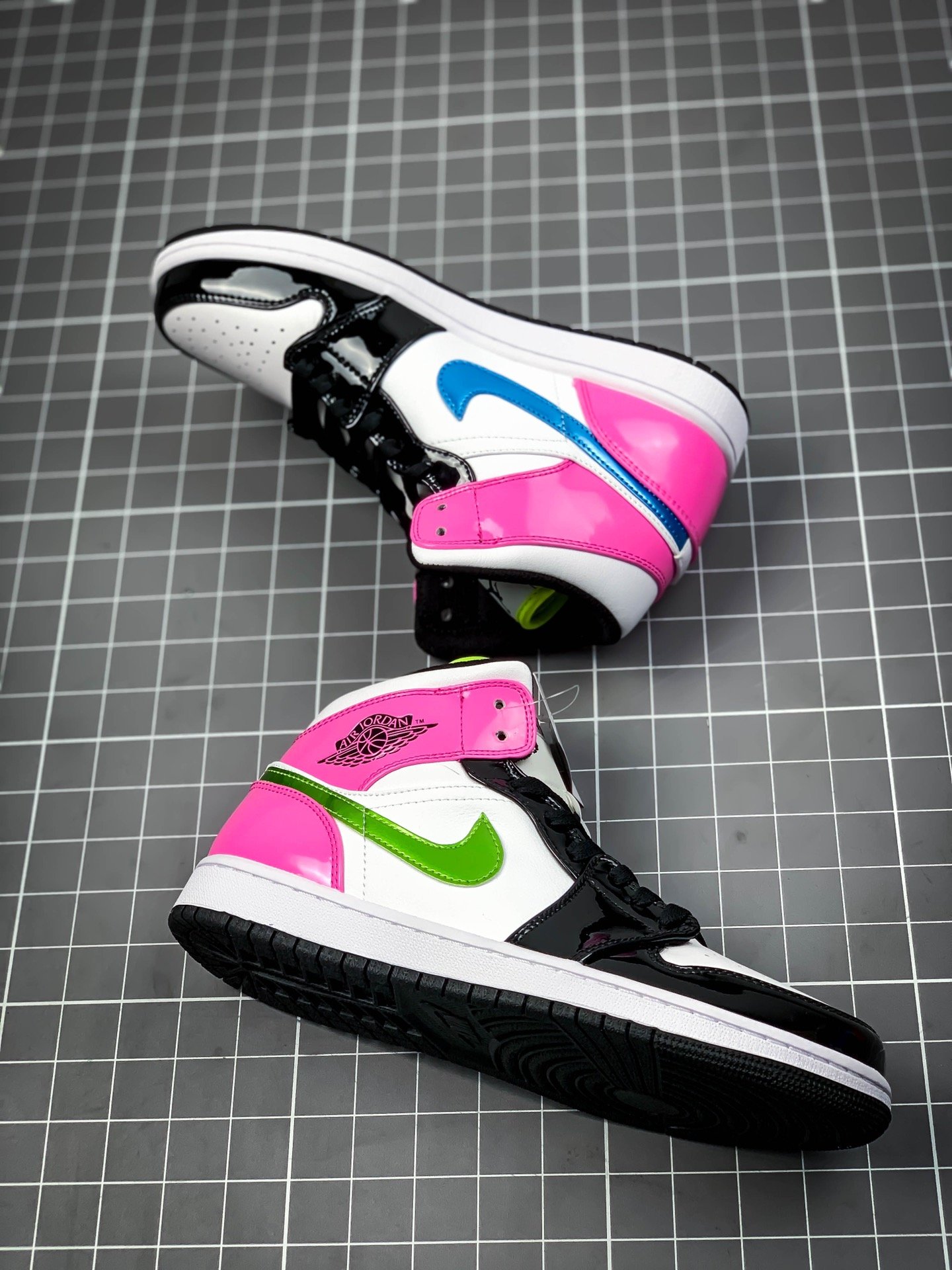 Air Jordan 1 Mid White/Cyber Active-Fushia 9