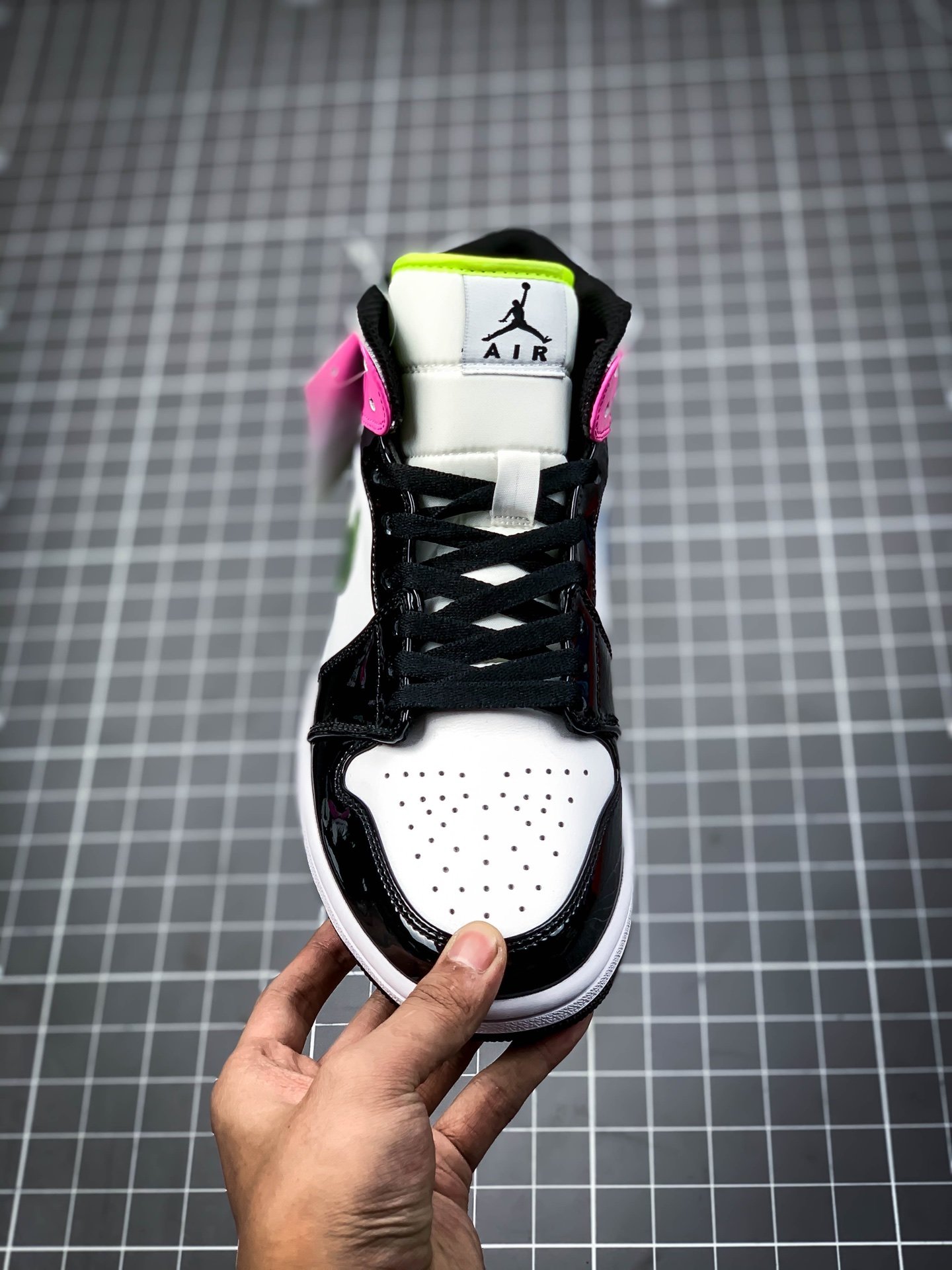 Air Jordan 1 Mid White/Cyber Active-Fushia 13