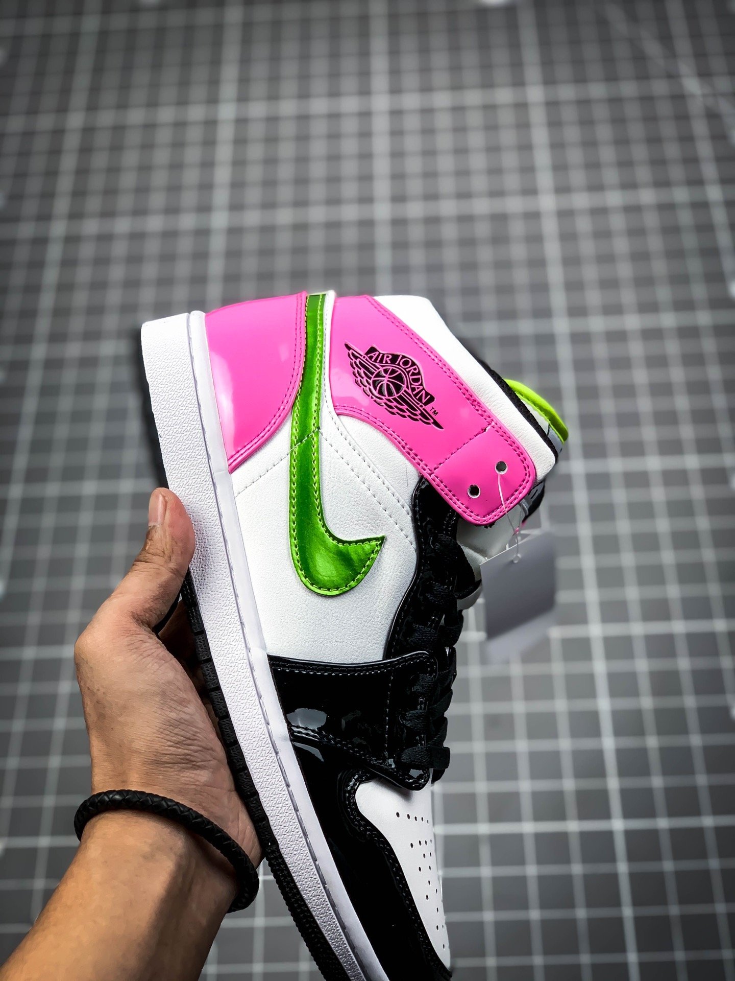 Air Jordan 1 Mid White/Cyber Active-Fushia 15