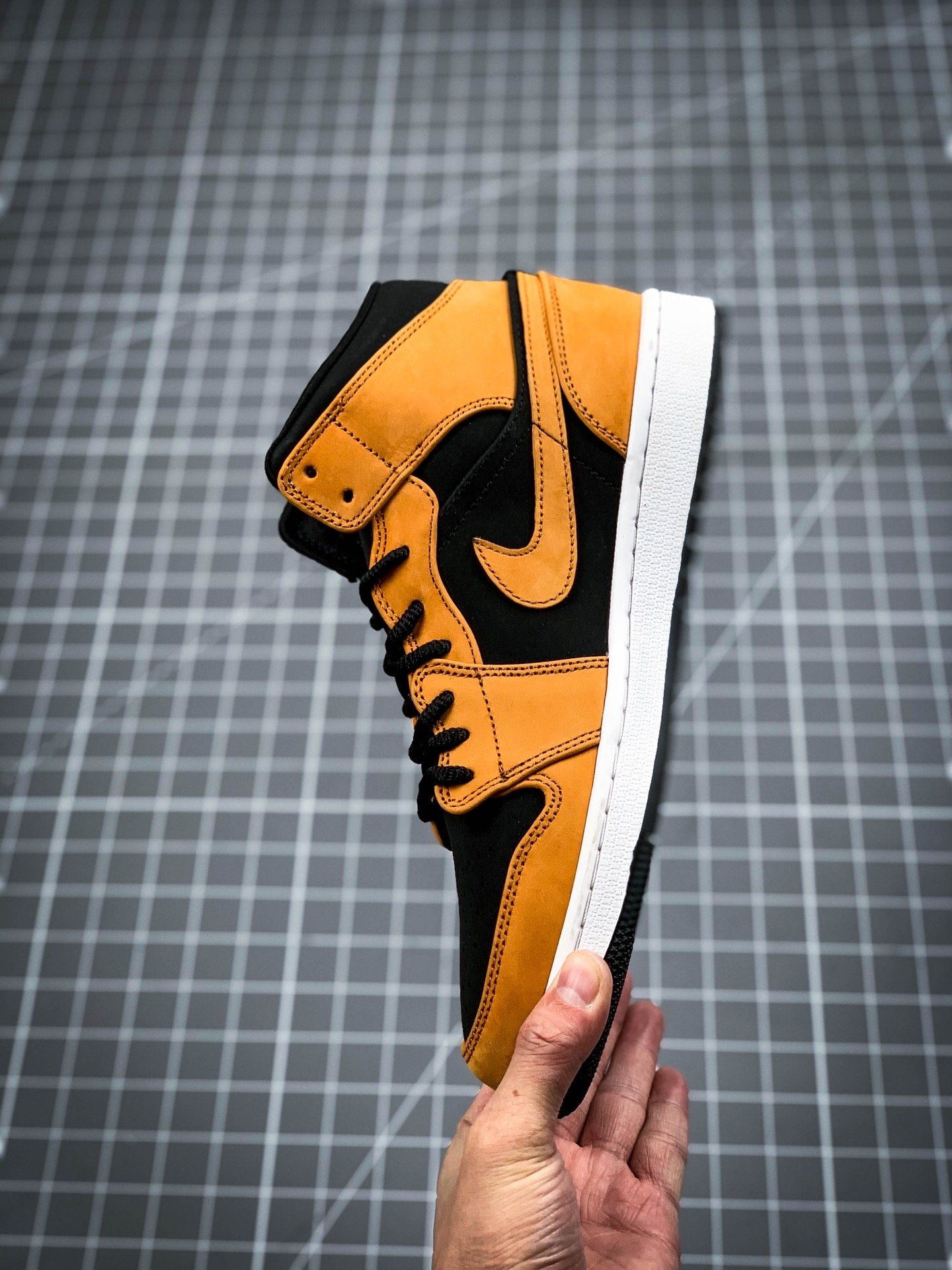 Air Jordan 1 Mid Desert Ochre/Desert Ochre/Black 3