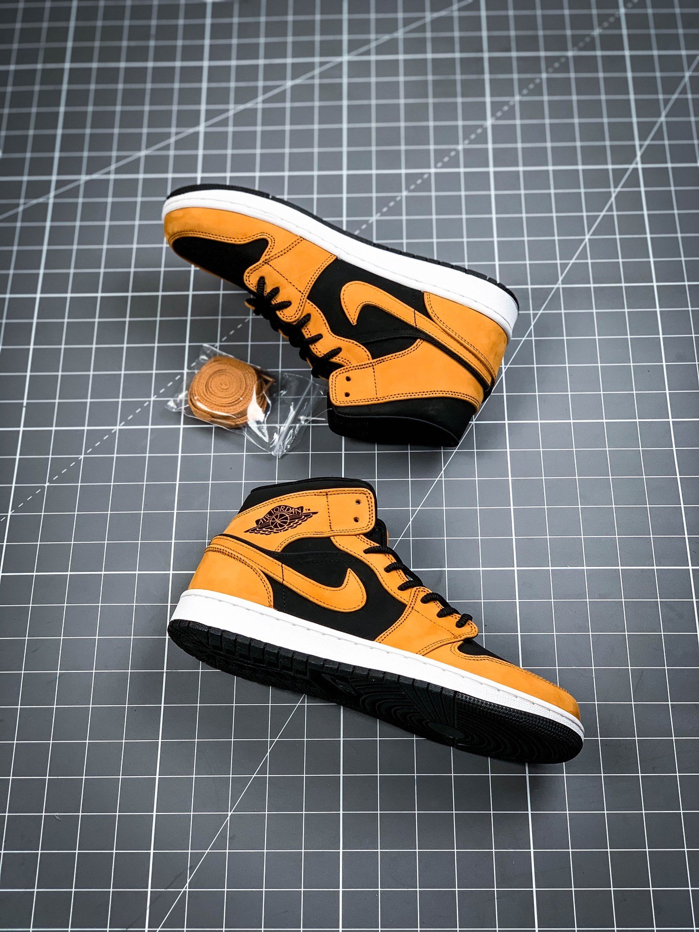 Air Jordan 1 Mid Desert Ochre/Desert Ochre/Black 5