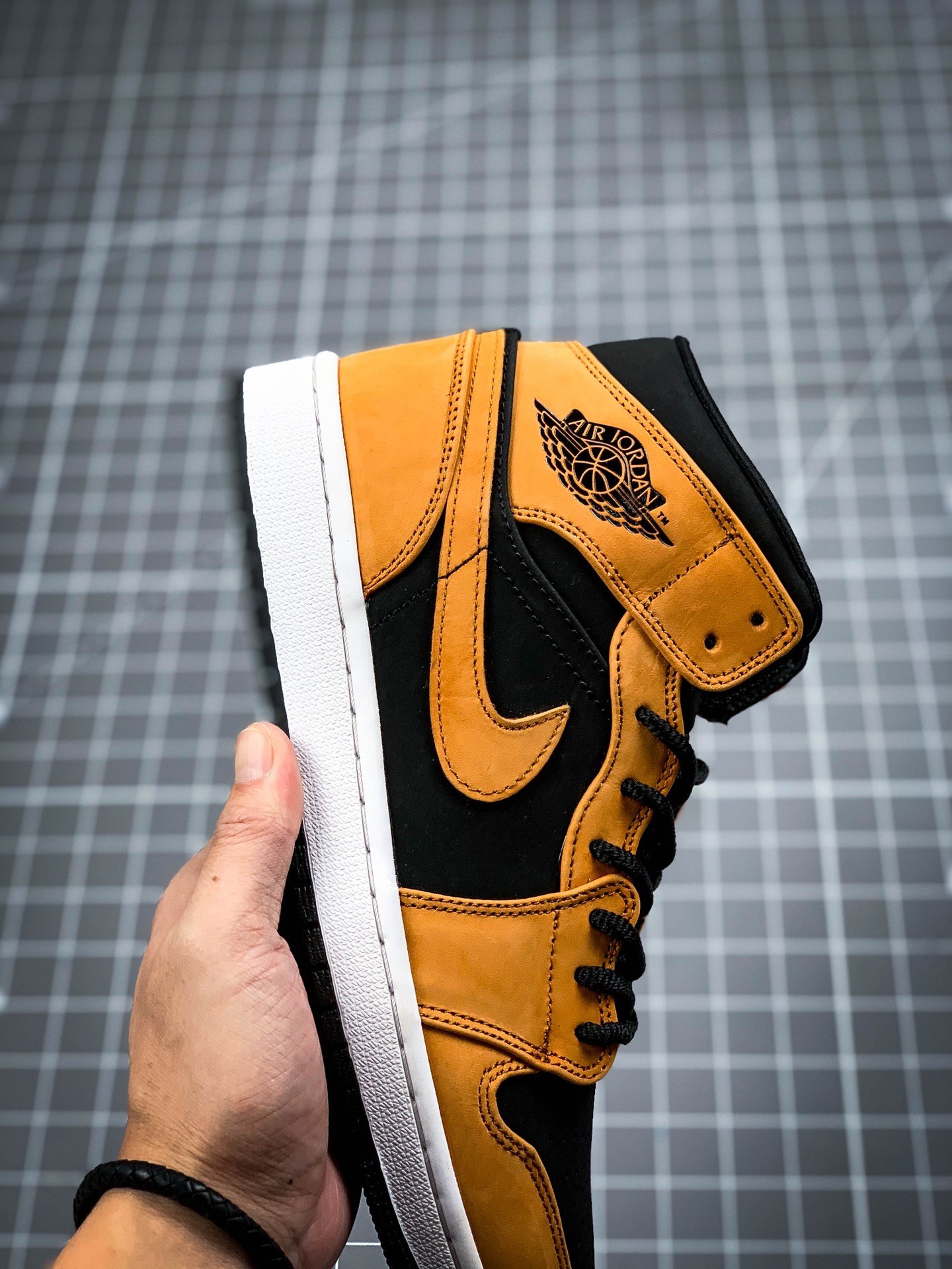 Air Jordan 1 Mid Desert Ochre/Desert Ochre/Black 9