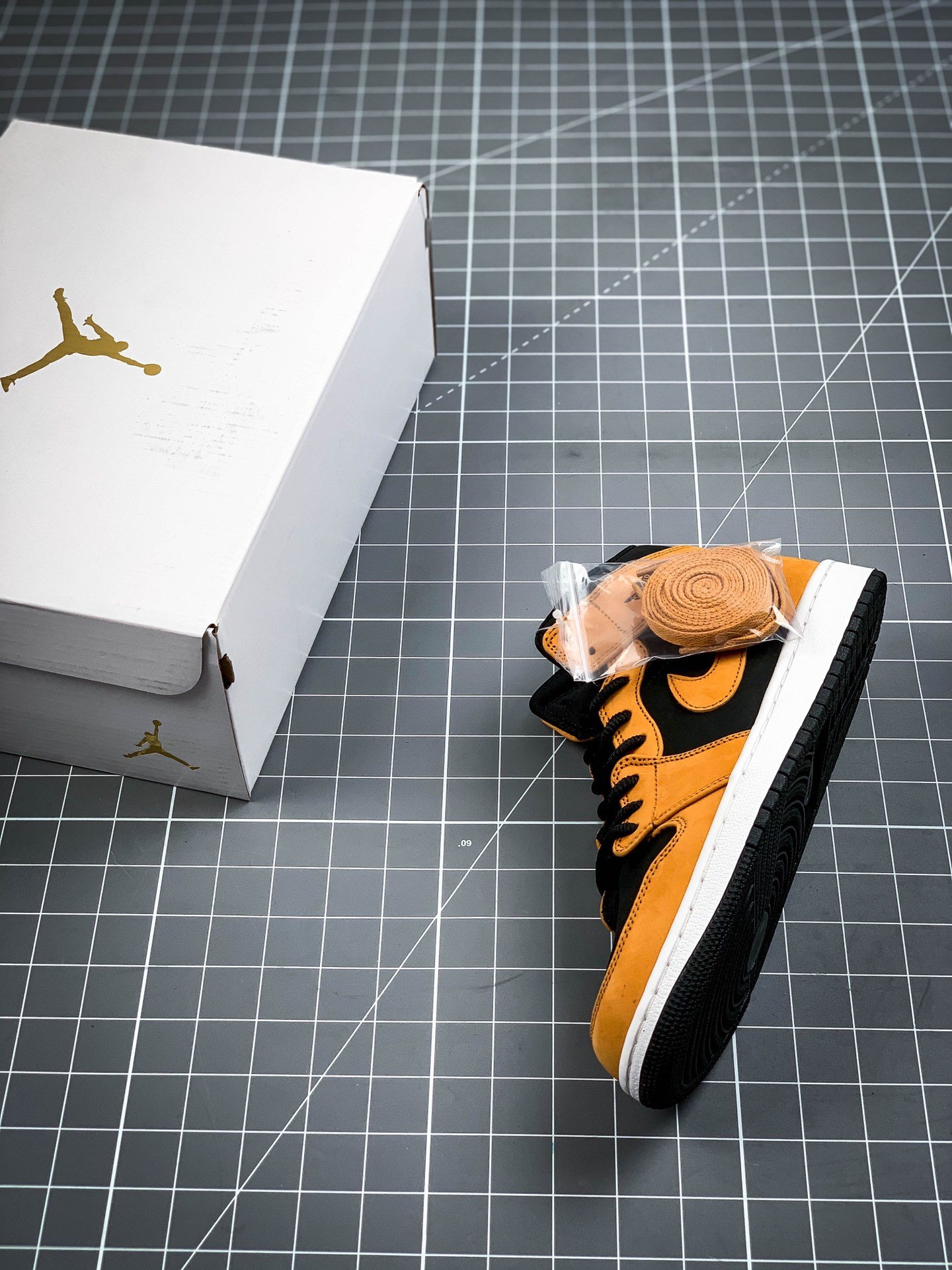 Air Jordan 1 Mid Desert Ochre/Desert Ochre/Black 15