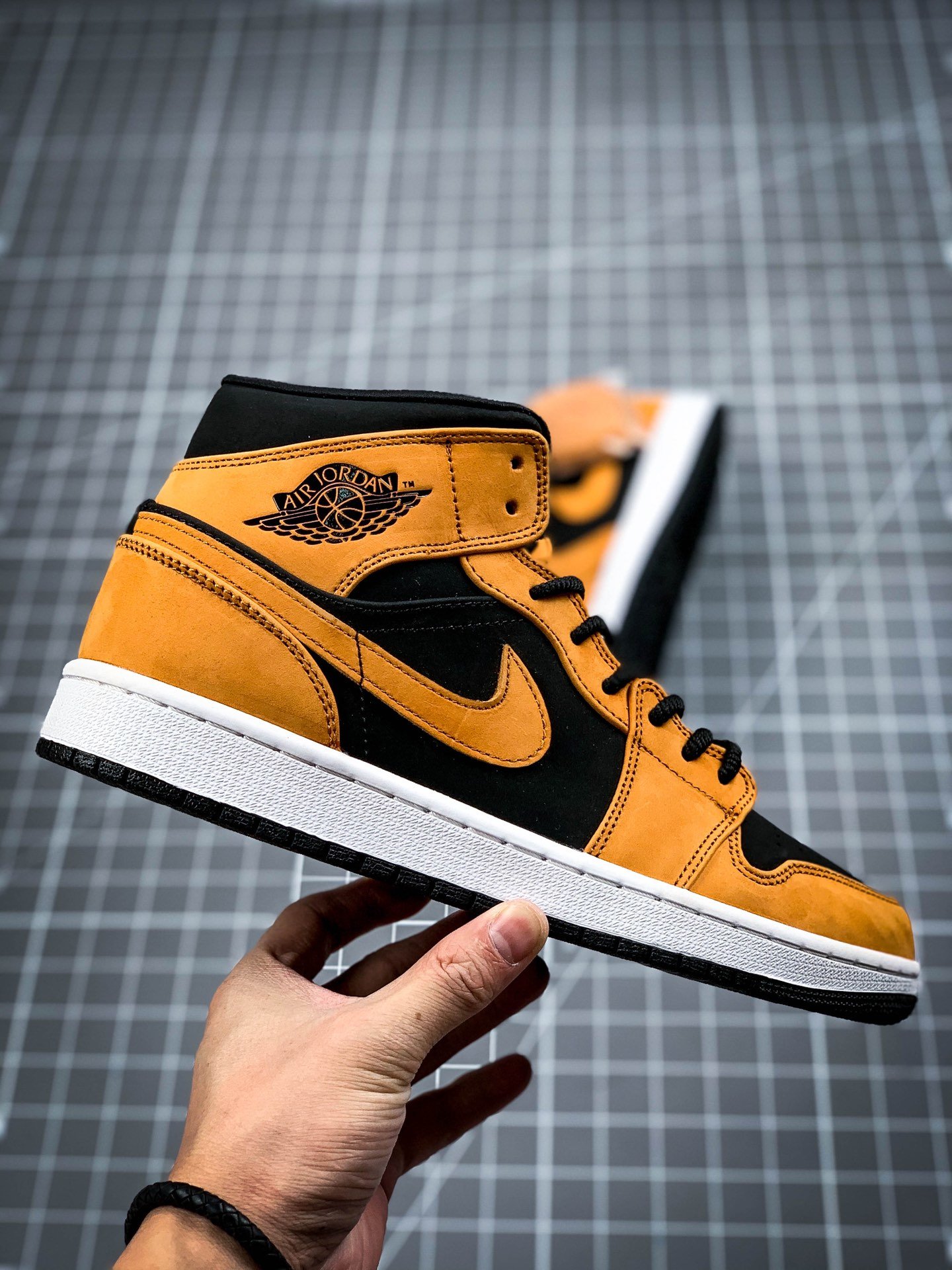 Air Jordan 1 Mid Desert Ochre/Desert Ochre/Black 17