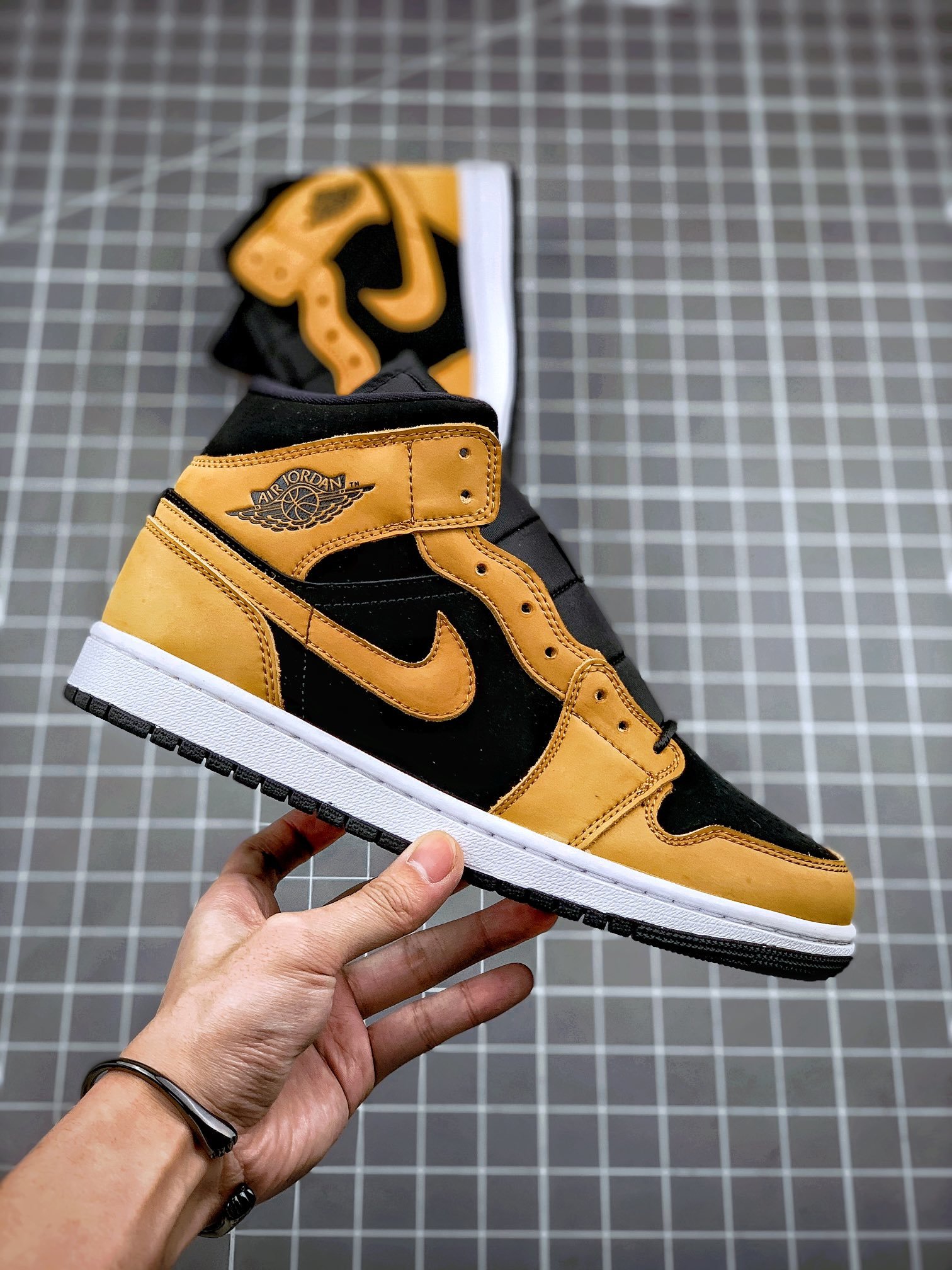 Original Quality Air Jordan 1 Mid Se Desert Ochre/Desert Ochre/Black 15