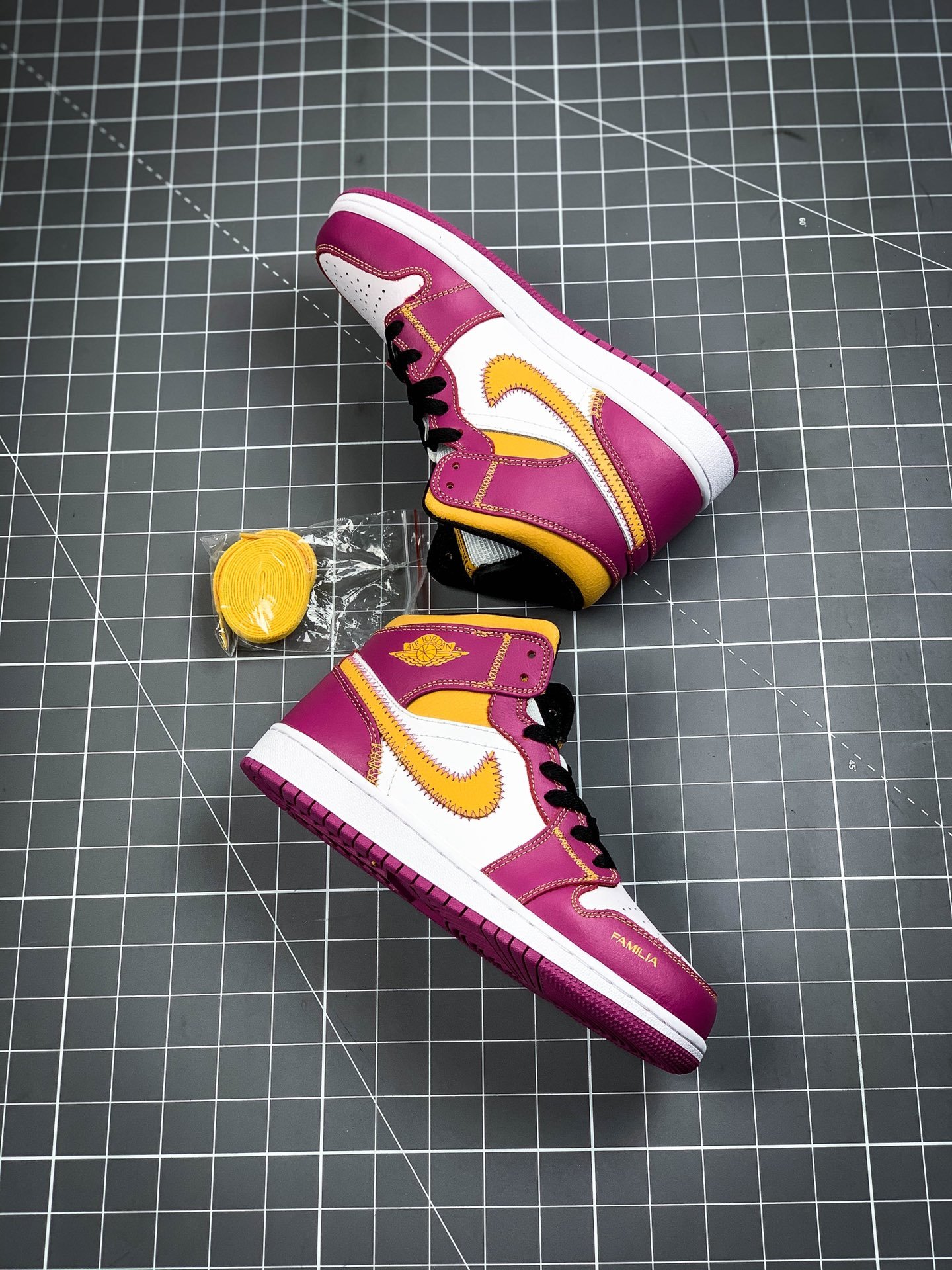 Air Jordan 1 Mid Familia White/Purple/Yellow 7