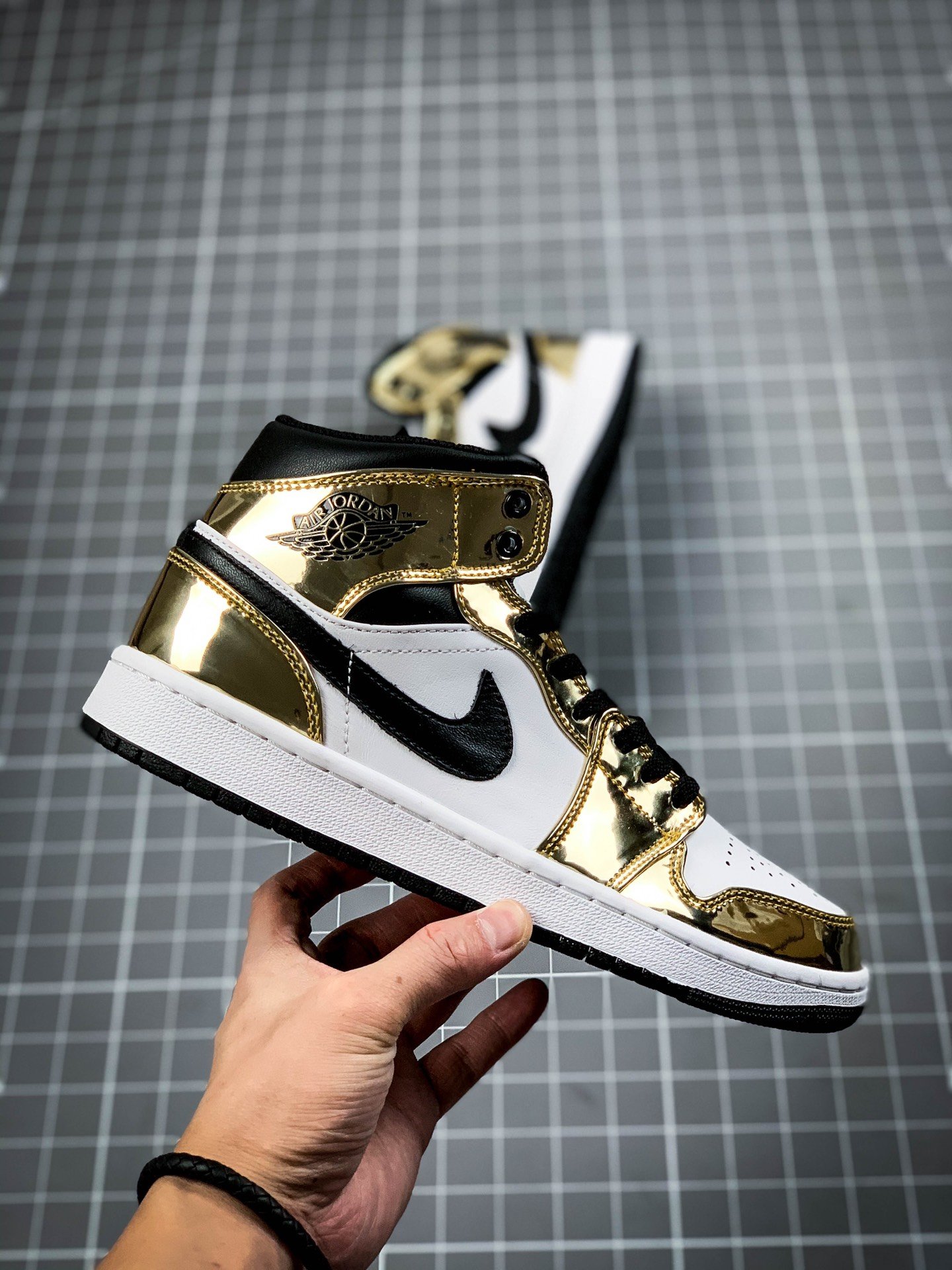 Air Jordan 1 Mid Se Metallic Gold/White-Black-Black 11